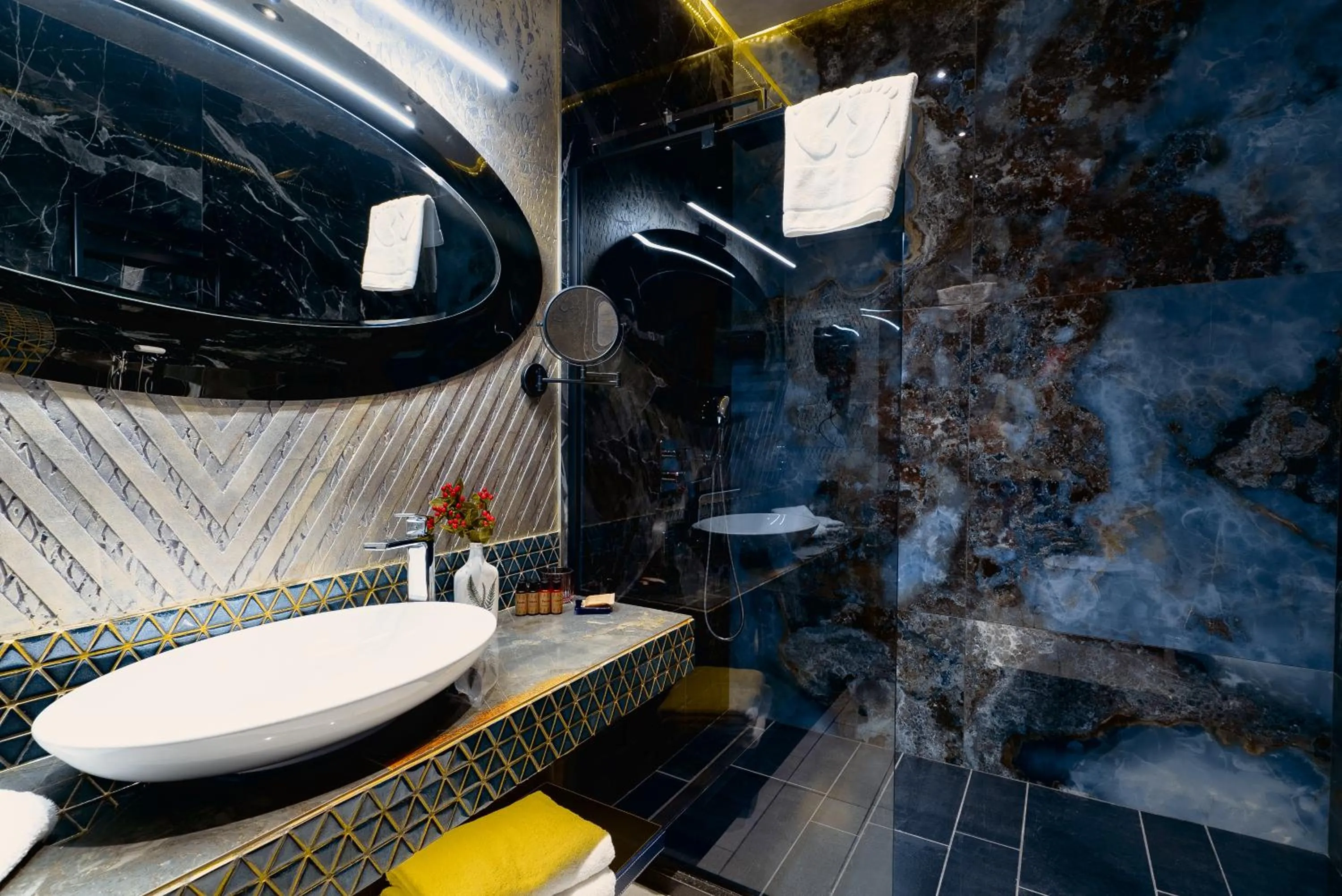 Shower in Tapis Rouge Design Boutique Hotel