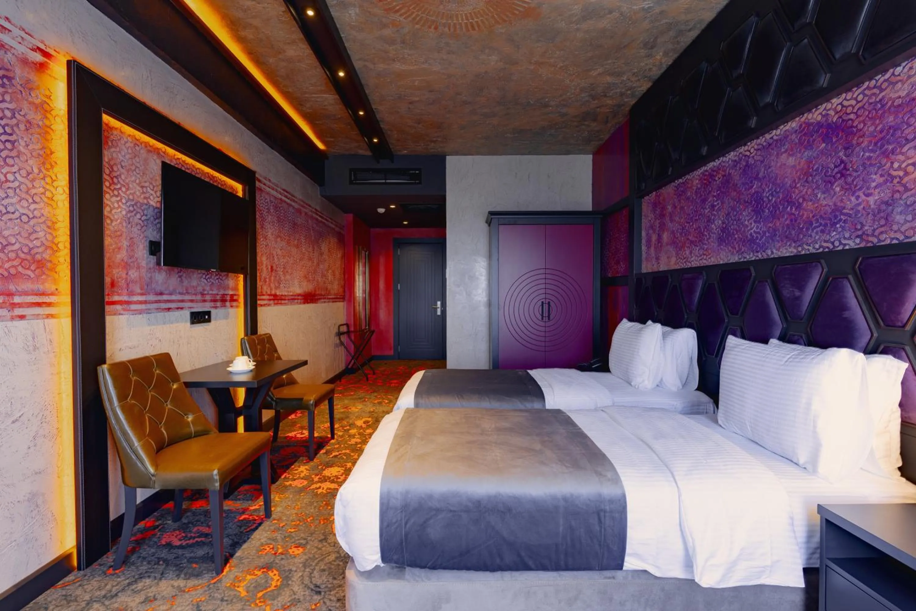 Photo of the whole room, Bed in Tapis Rouge Design Boutique Hotel