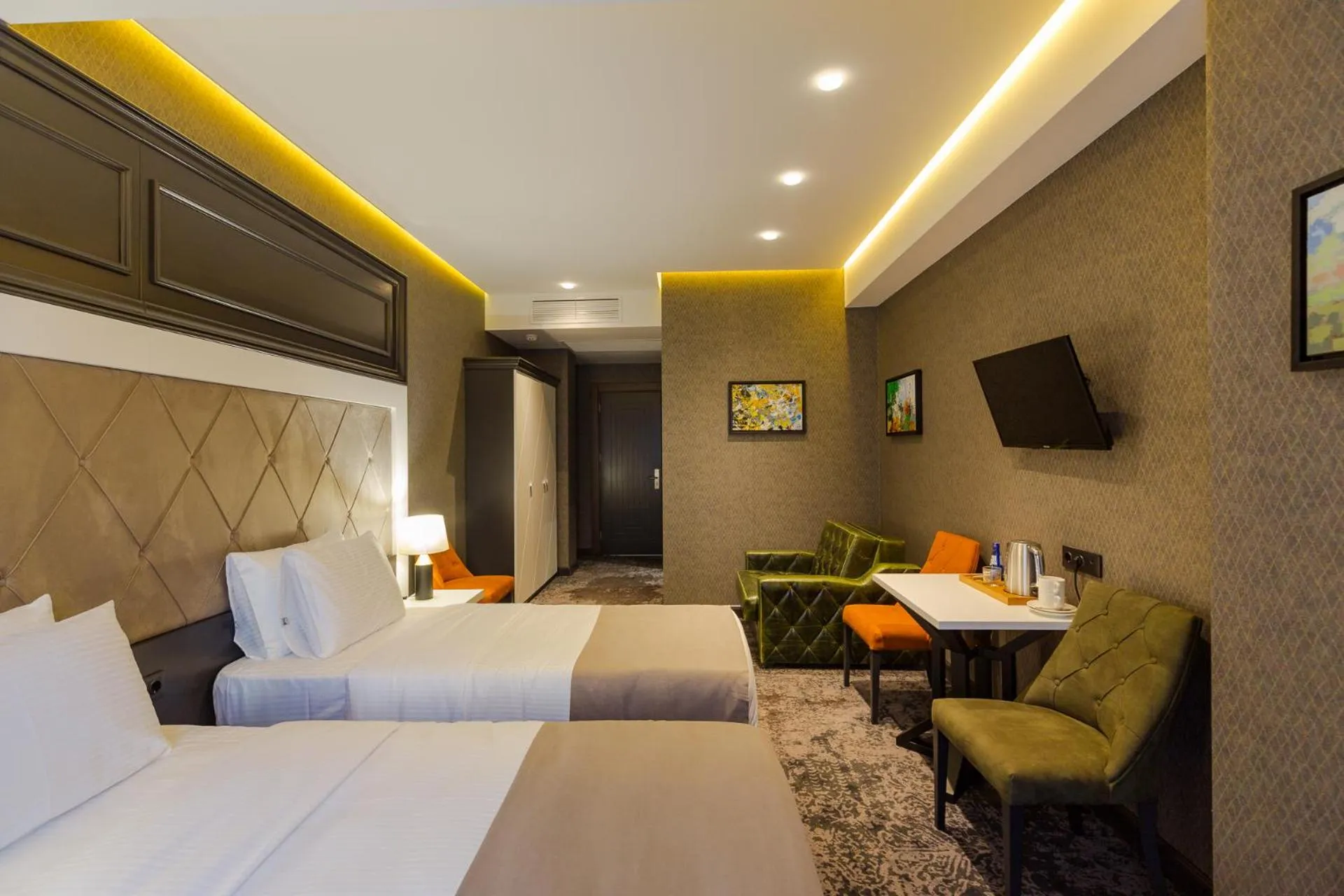 Photo of the whole room, Bed in Tapis Rouge Design Boutique Hotel