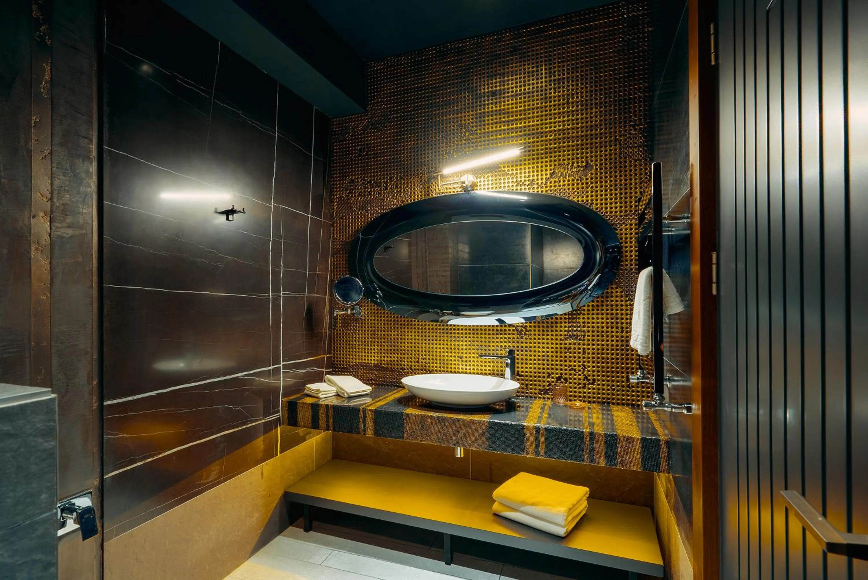 Shower in Tapis Rouge Design Boutique Hotel