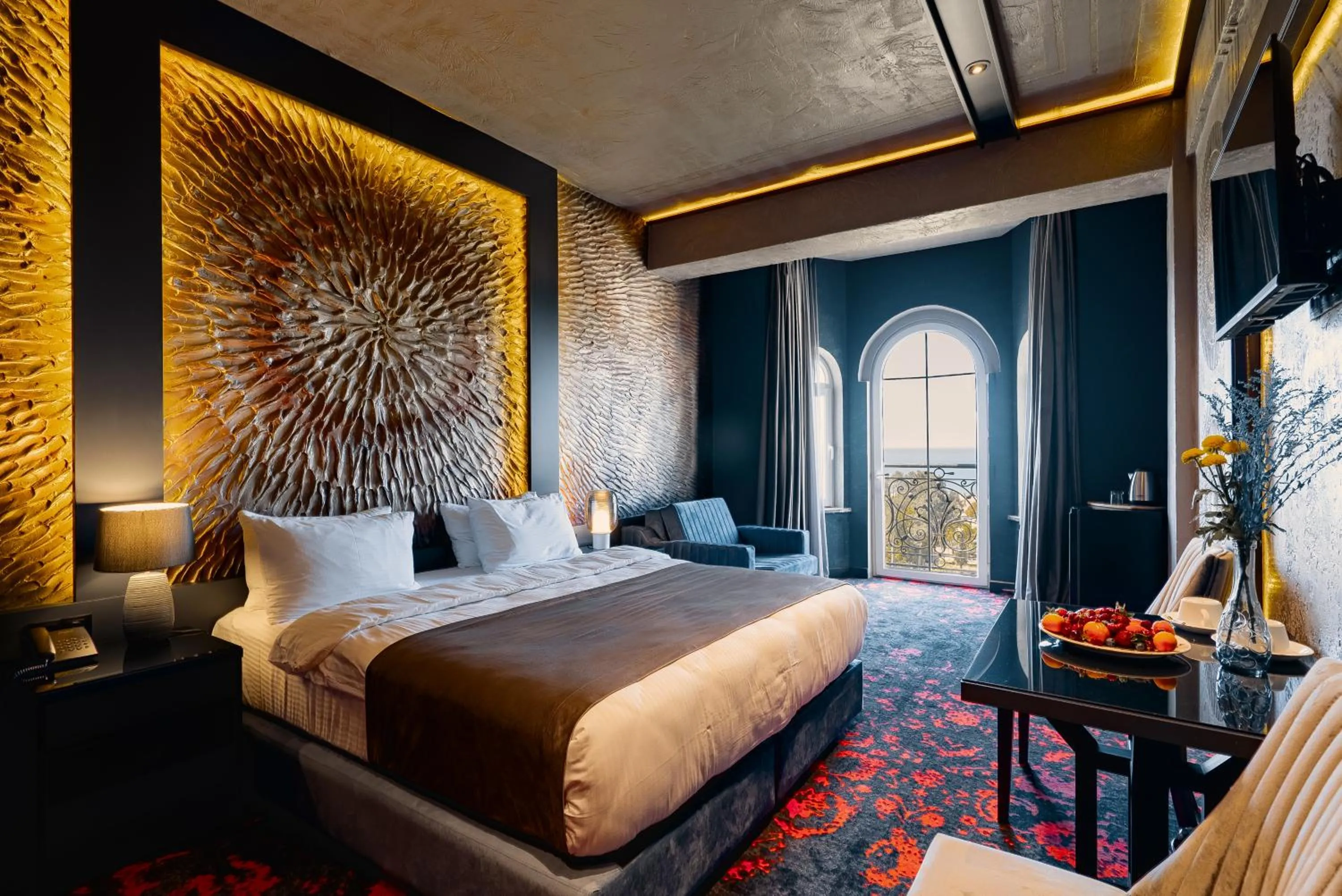 Photo of the whole room, Bed in Tapis Rouge Design Boutique Hotel