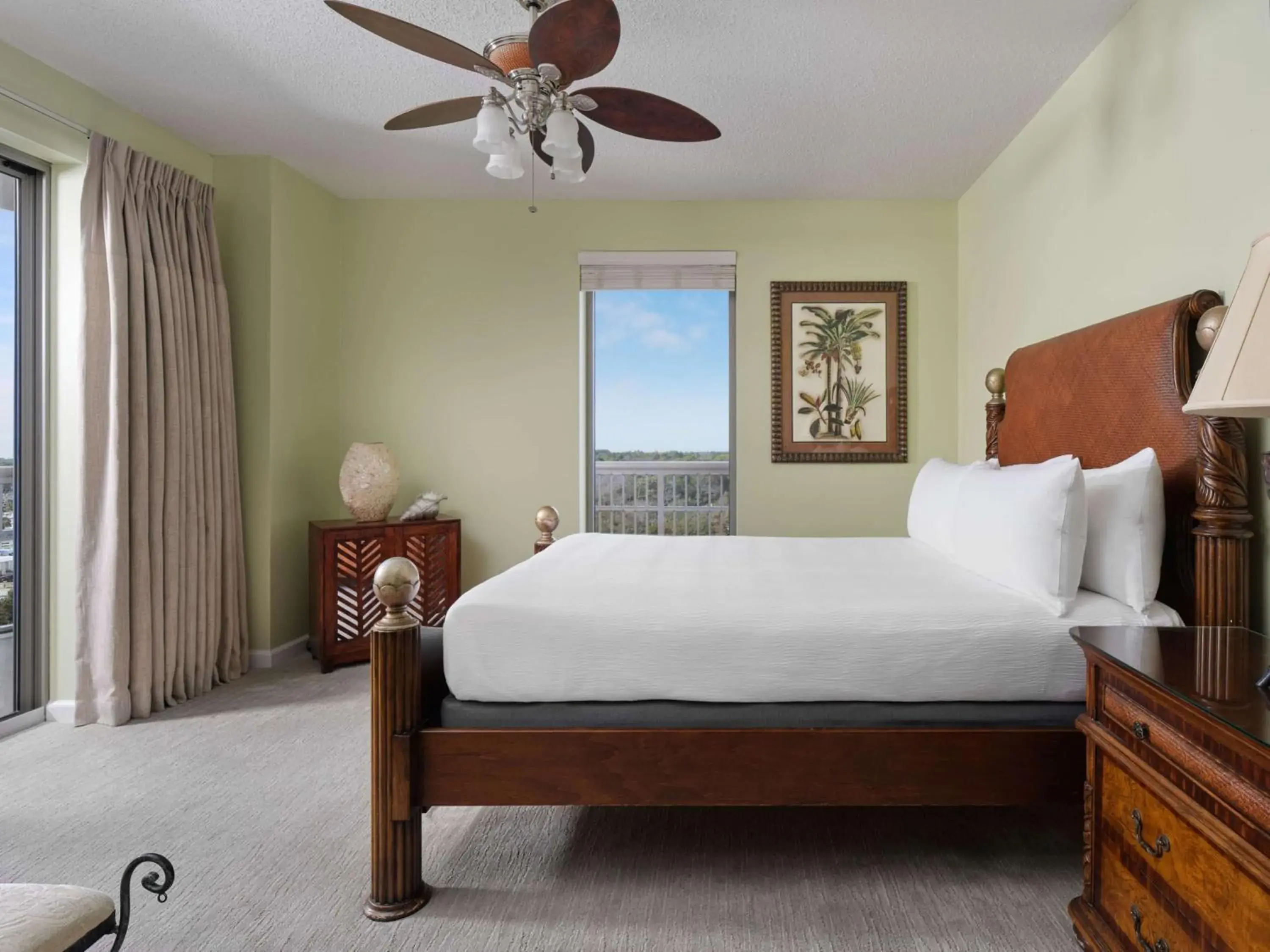 Bed in Kingston Plantation Condos Bed in Kingston Plantation Condos