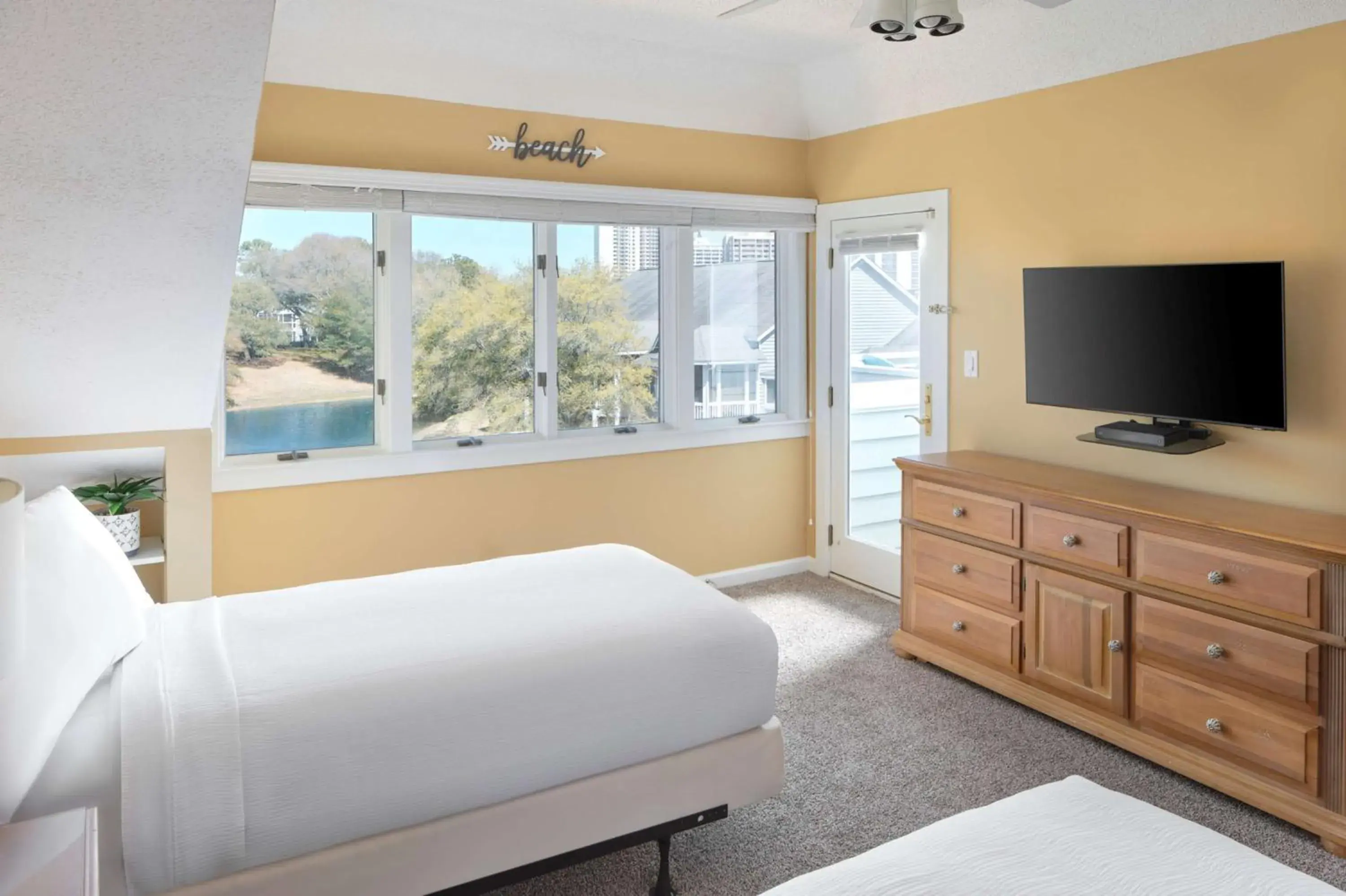 Bed in Kingston Plantation Condos Bed in Kingston Plantation Condos