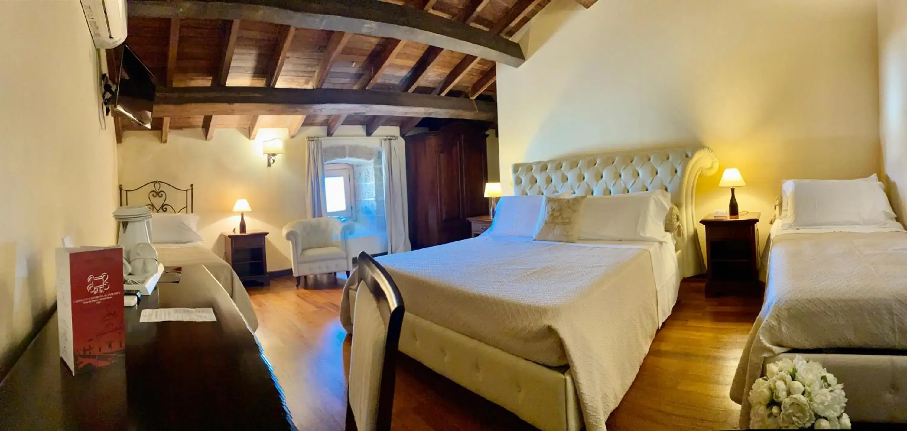 Quadruple Room in Castello Castriota Scanderbeg Quadruple Room in Castello Castriota Scanderbeg