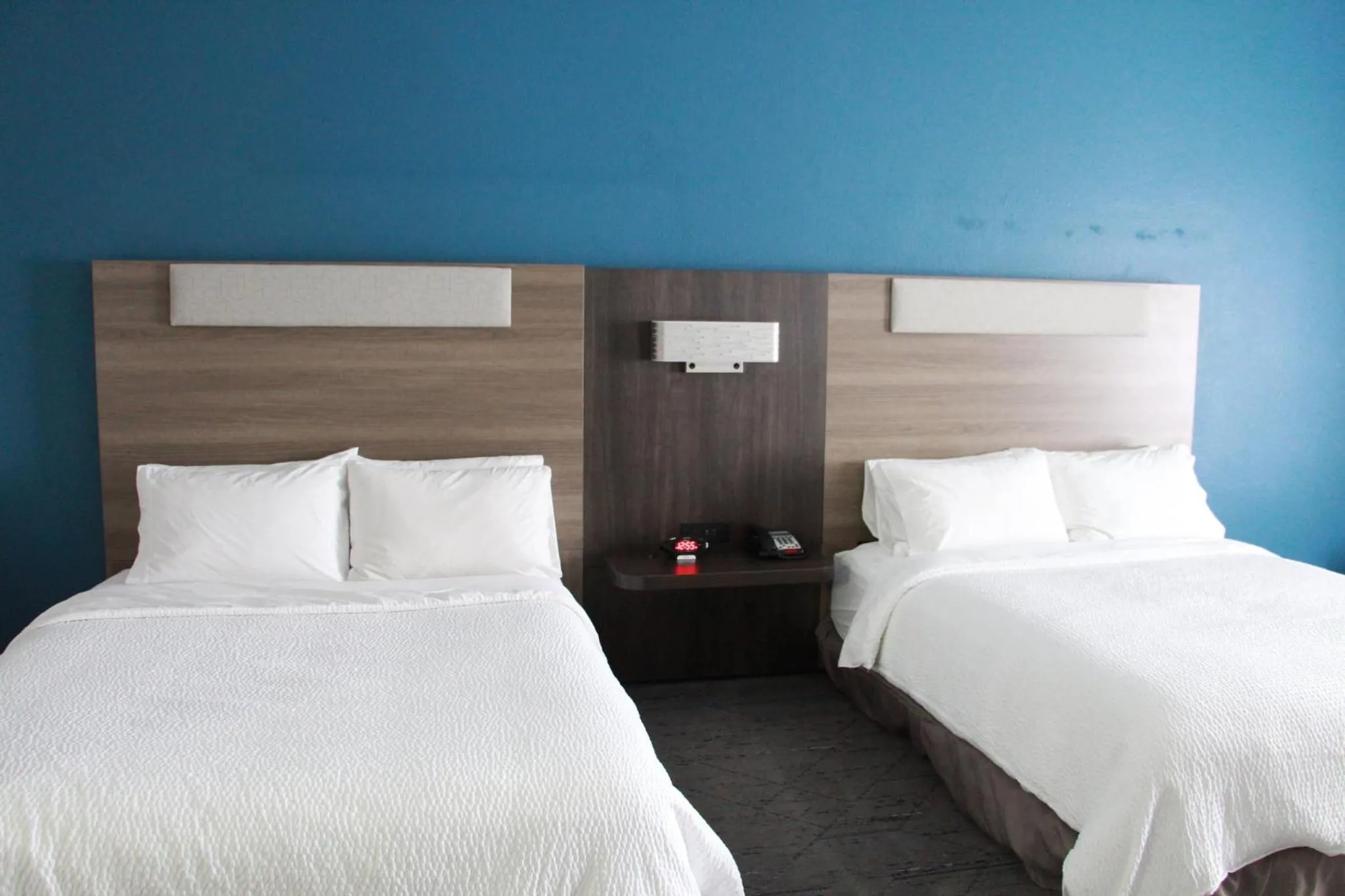 Photo of the whole room, Bed in Holiday Inn Express & Suites Wytheville by IHG