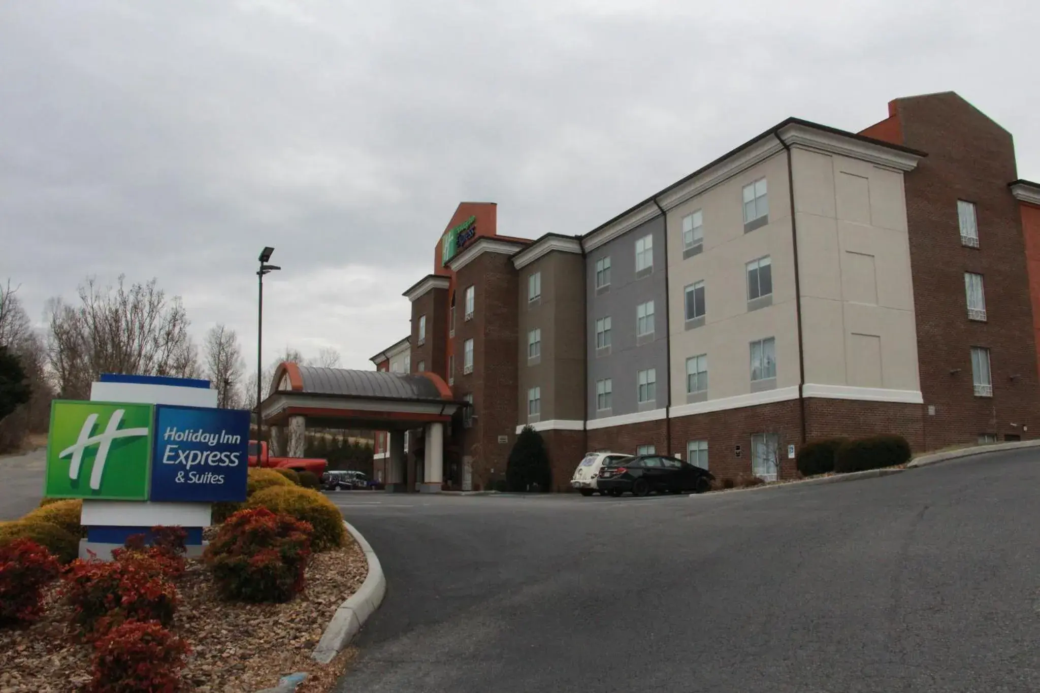 Property building in Holiday Inn Express & Suites Wytheville by IHG Property building in Holiday Inn Express & Suites Wytheville by IHG