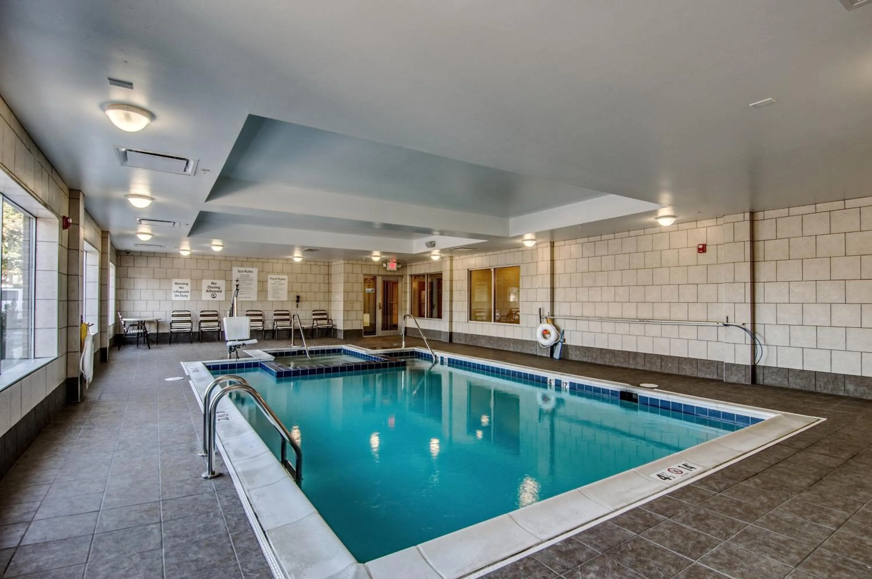 Swimming pool in Holiday Inn Express & Suites Wytheville by IHG