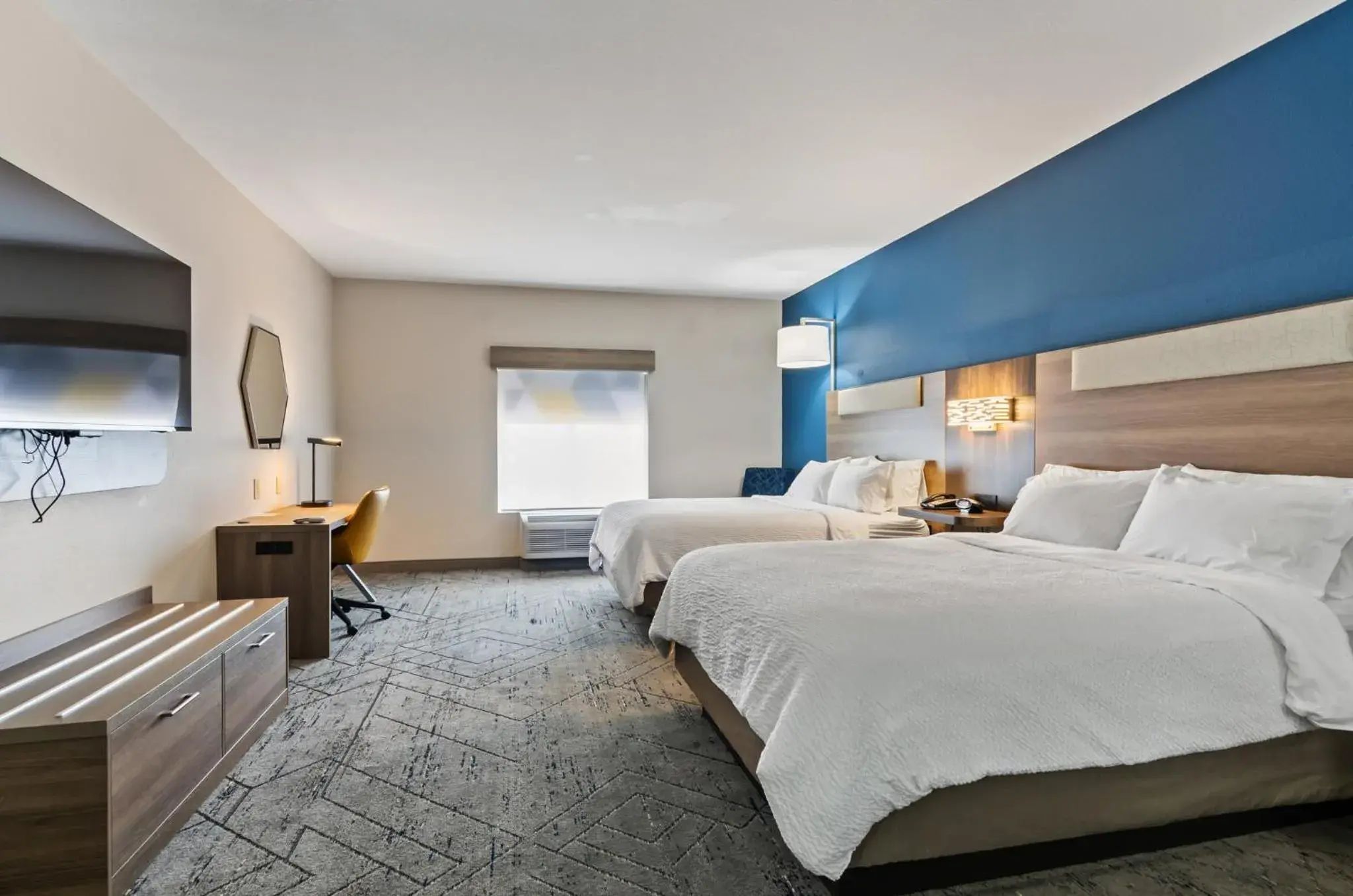 Queen Suite with Two Queen Beds and Sofa Bed in Holiday Inn Express & Suites Wytheville by IHG Queen Suite with Two Queen Beds and Sofa Bed in Holiday Inn Express & Suites Wytheville by IHG