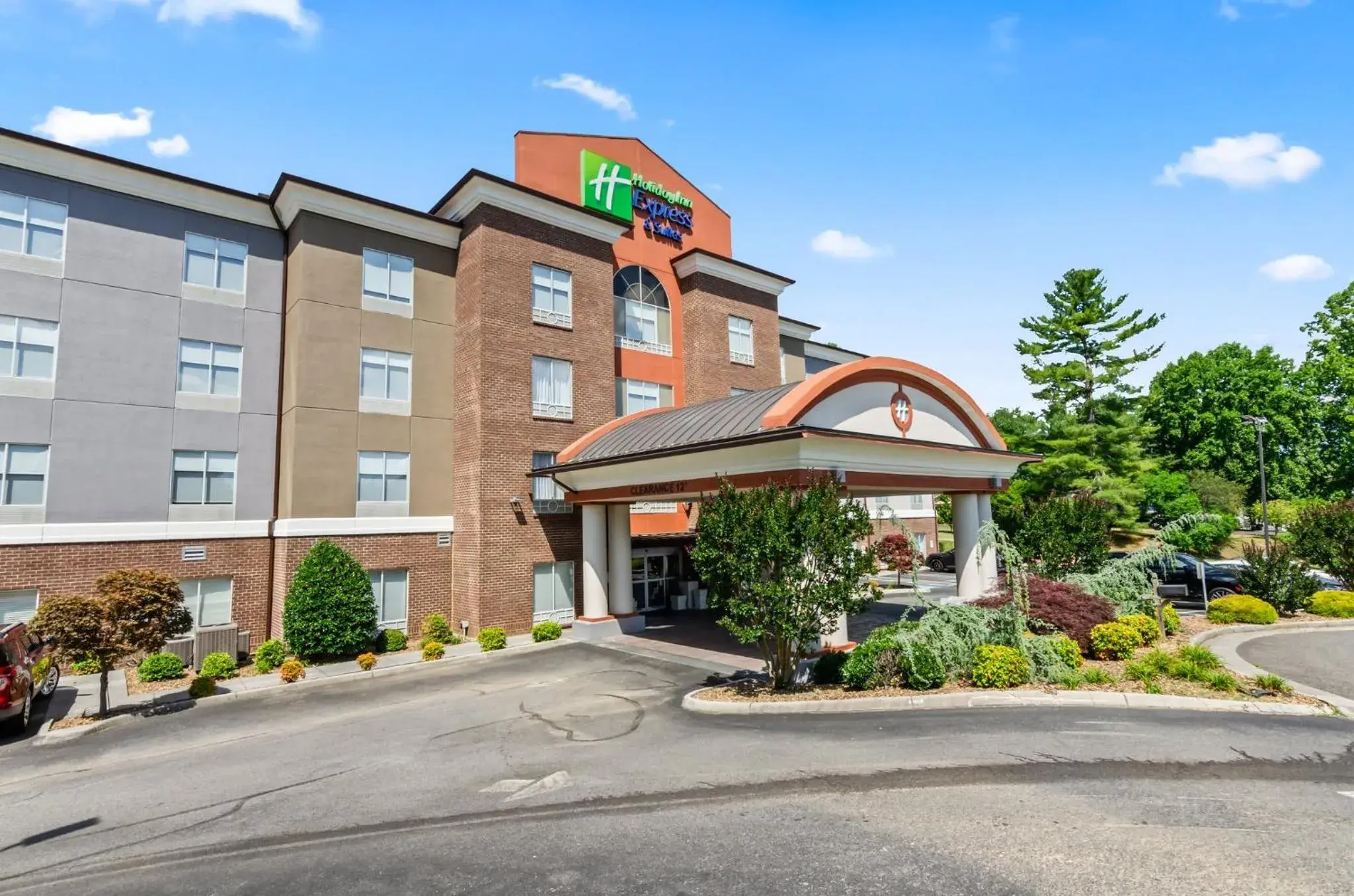 Property building in Holiday Inn Express & Suites Wytheville by IHG Property building in Holiday Inn Express & Suites Wytheville by IHG