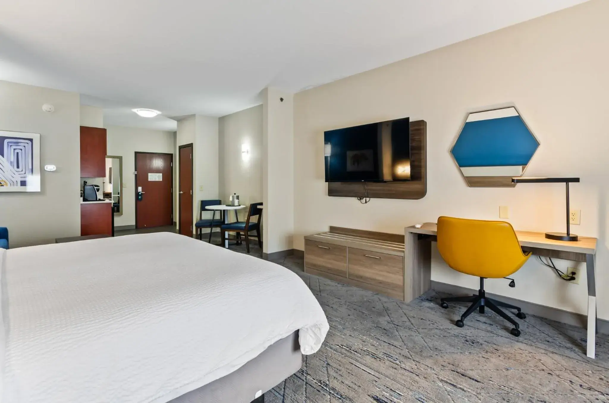 King Suite with Sofa Bed in Holiday Inn Express & Suites Wytheville by IHG King Suite with Sofa Bed in Holiday Inn Express & Suites Wytheville by IHG