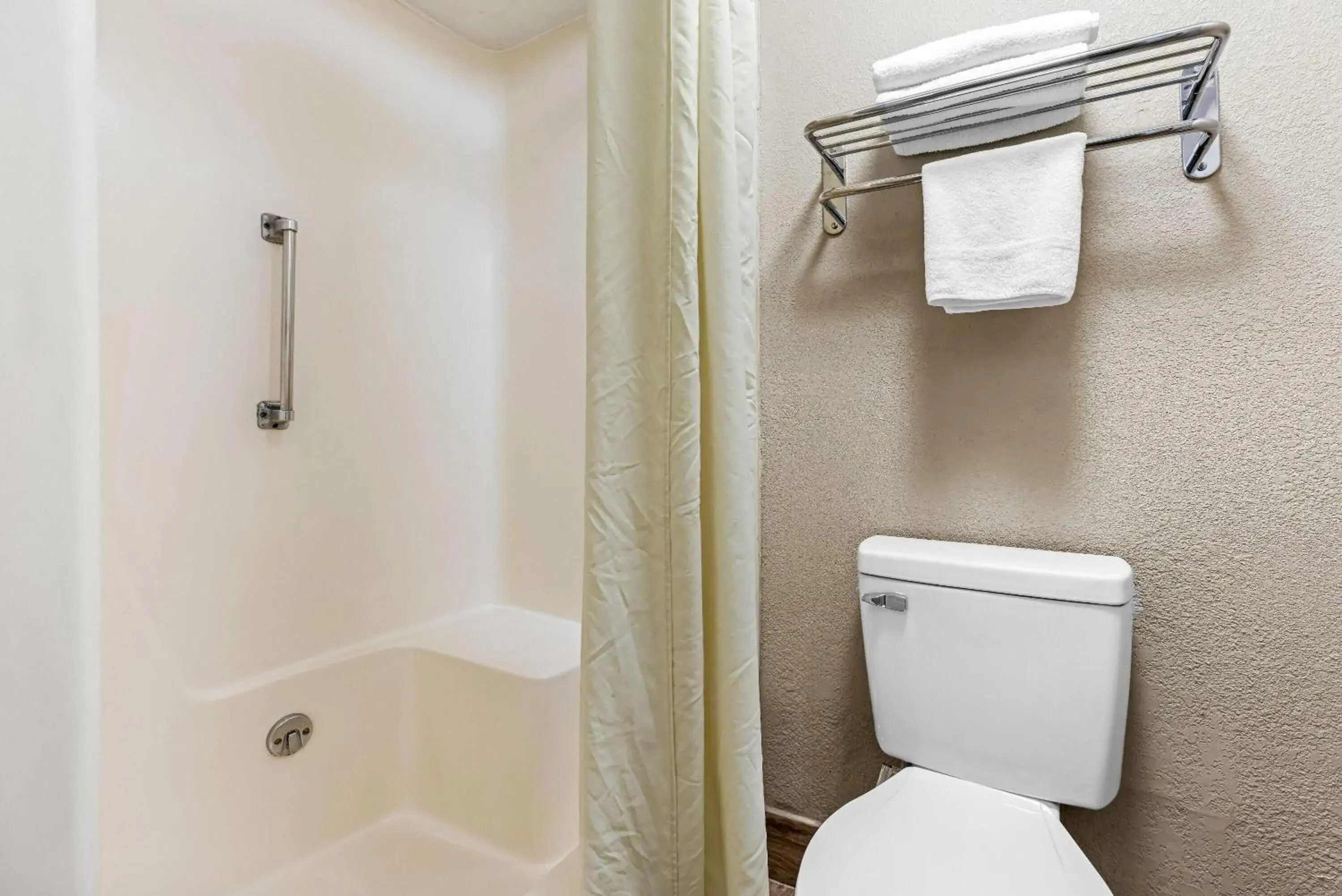 King Studio Suite - Non-Smoking in Super 8 by Wyndham Athens King Studio Suite - Non-Smoking in Super 8 by Wyndham Athens