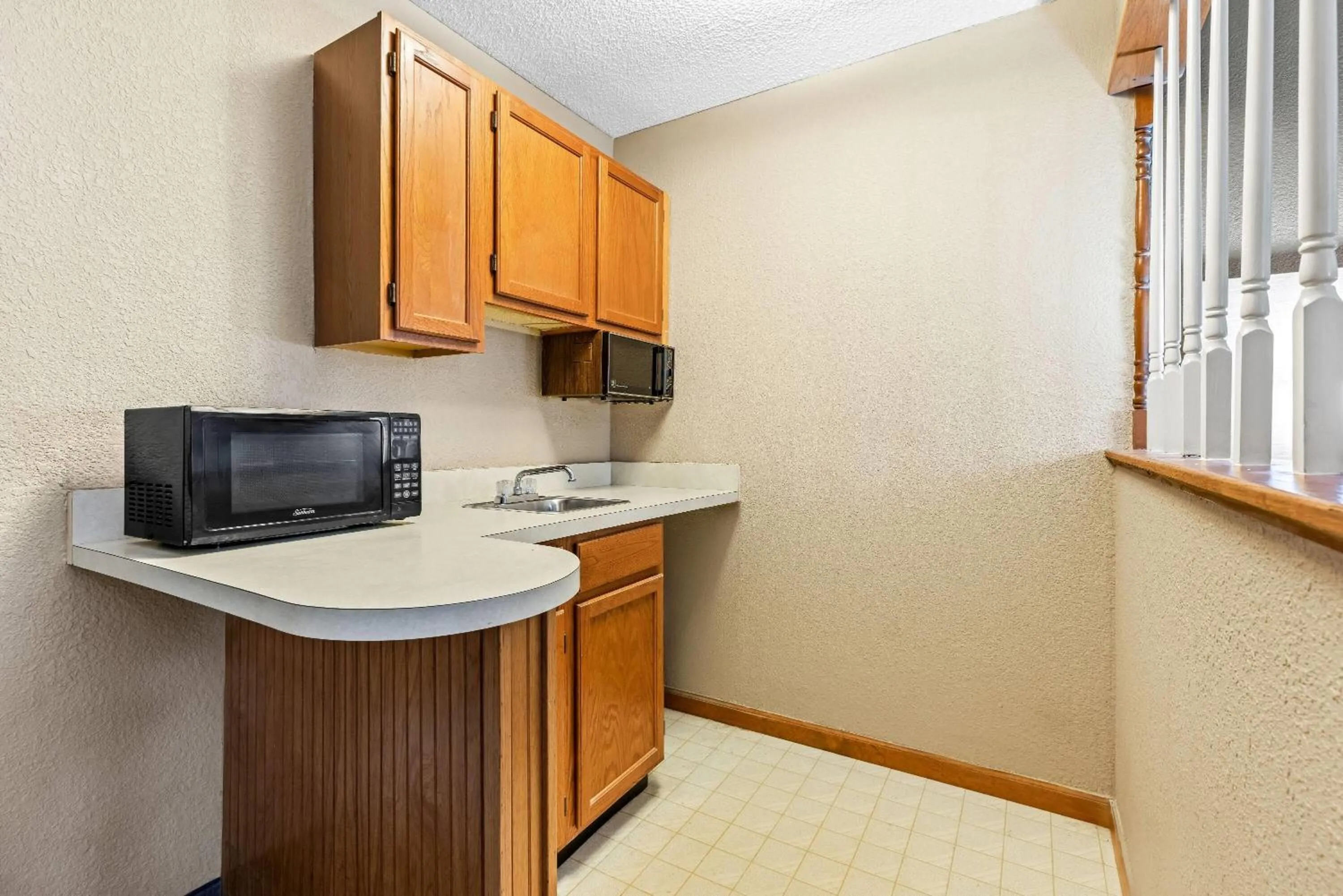 Kitchen or kitchenette in Super 8 by Wyndham Athens