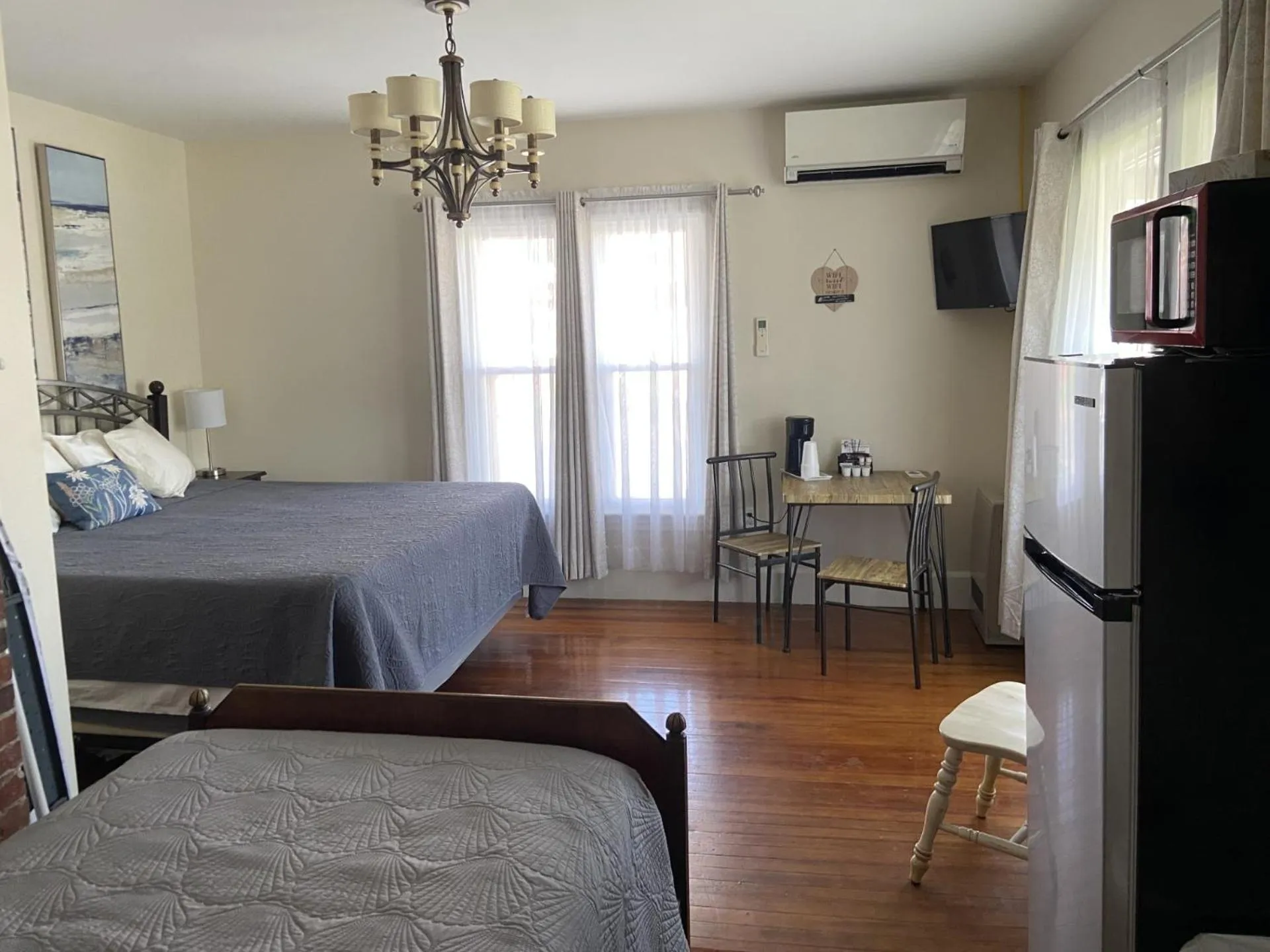 Bed in The Whitetail Inn and Suites- Lincoln