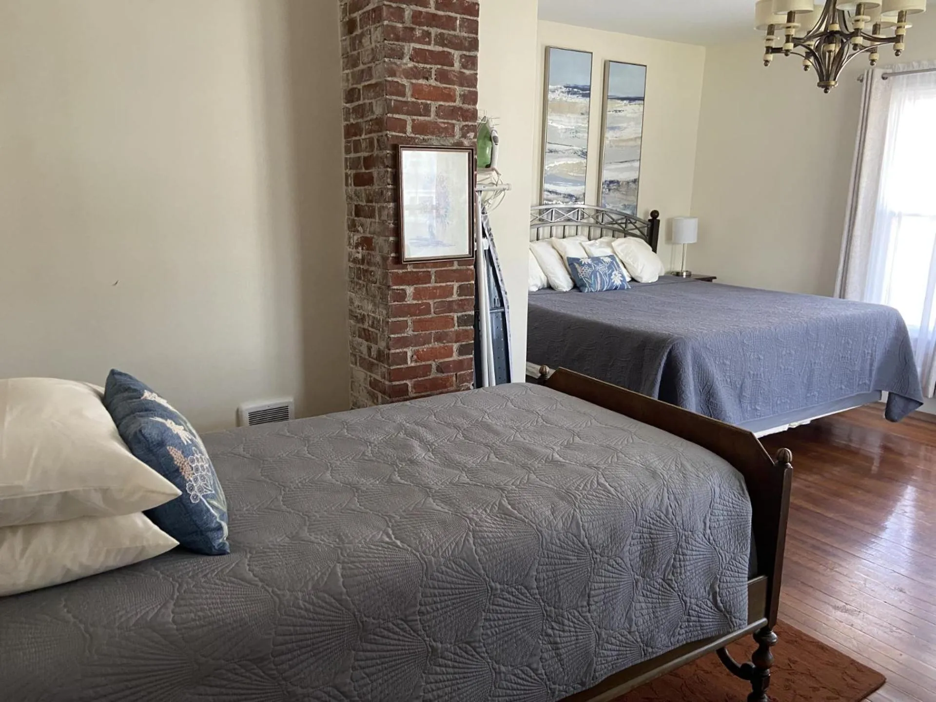 Bed in The Whitetail Inn and Suites- Lincoln