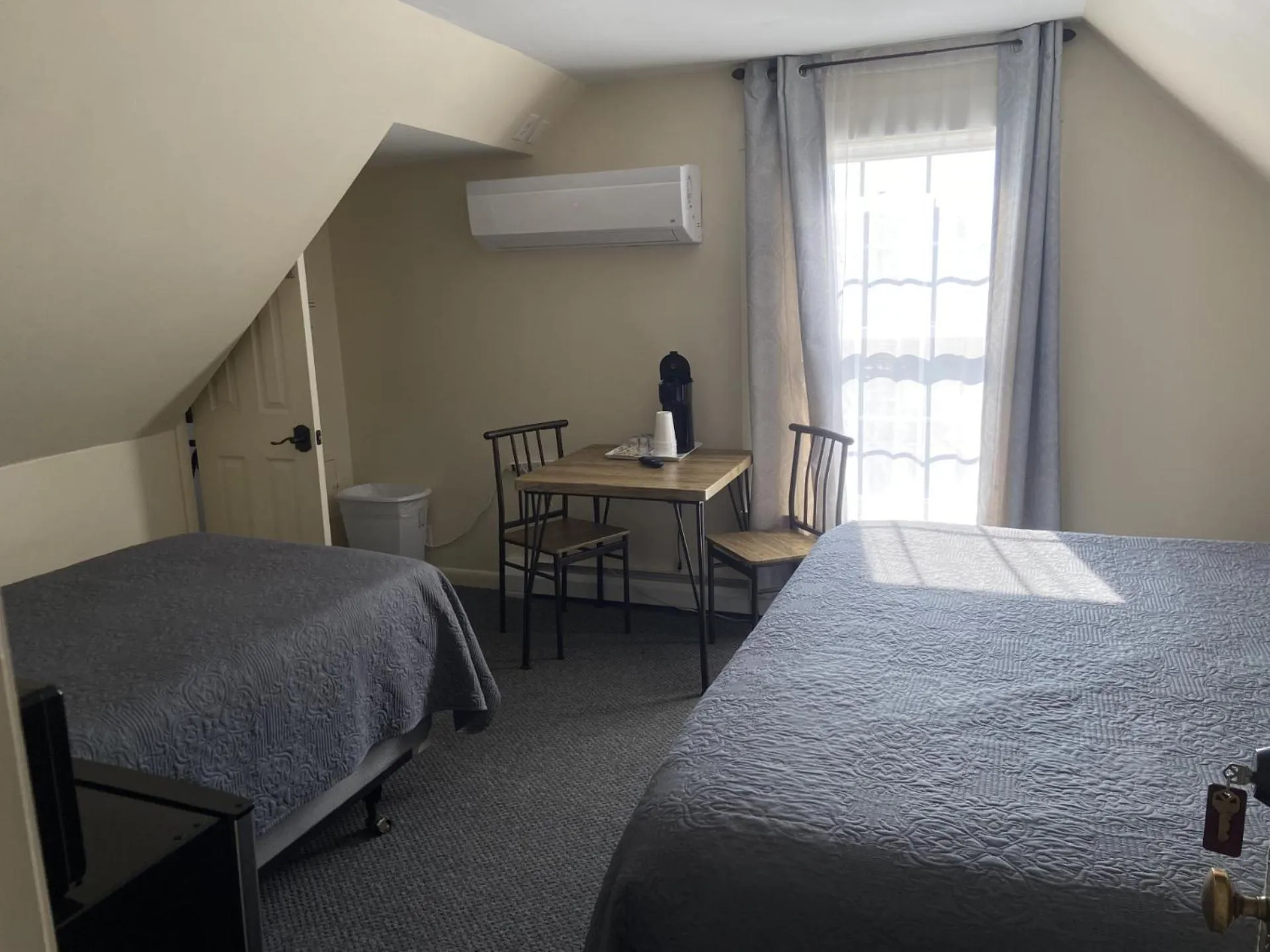 Bed in The Whitetail Inn and Suites- Lincoln