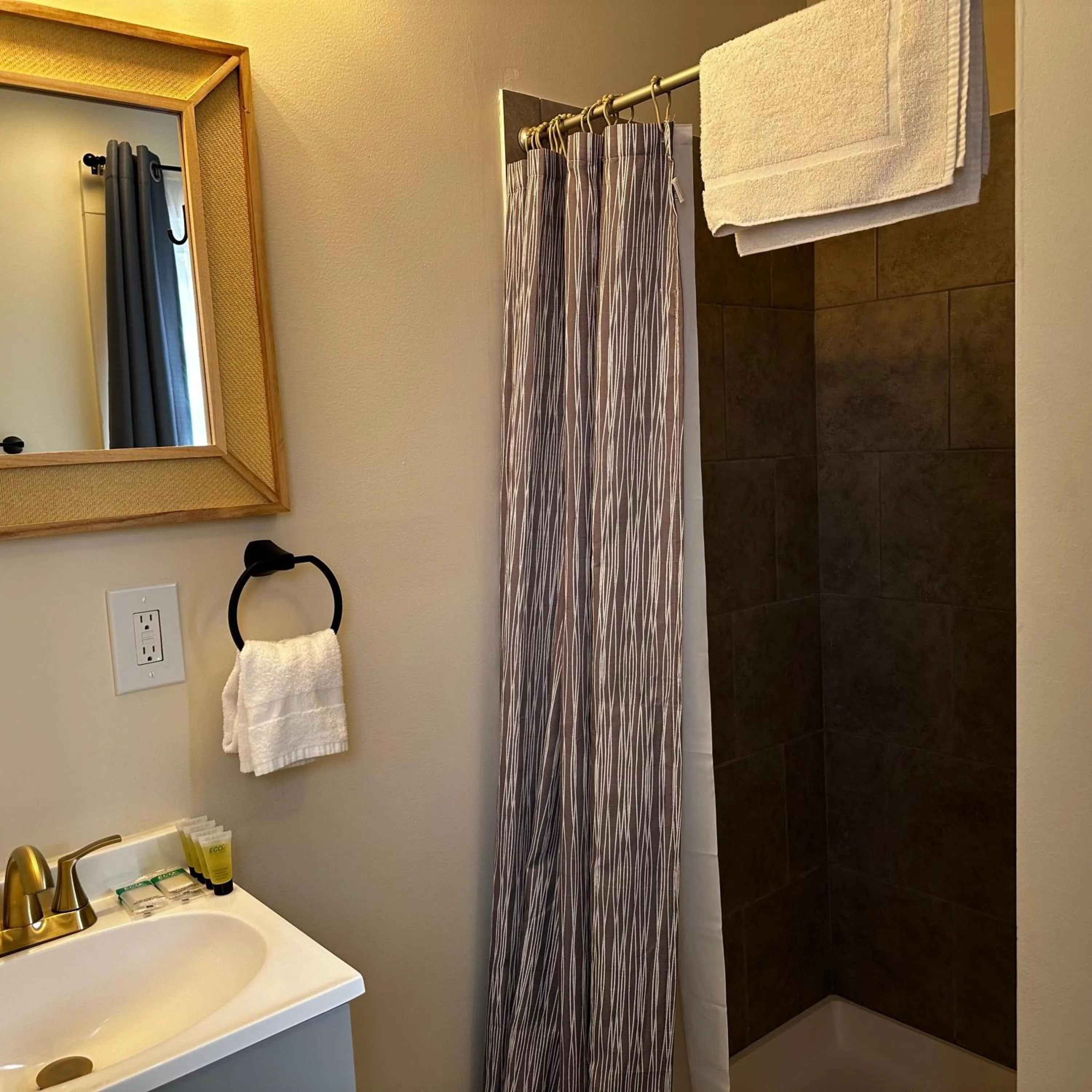 The Whitetail Inn and Suites- Lincoln