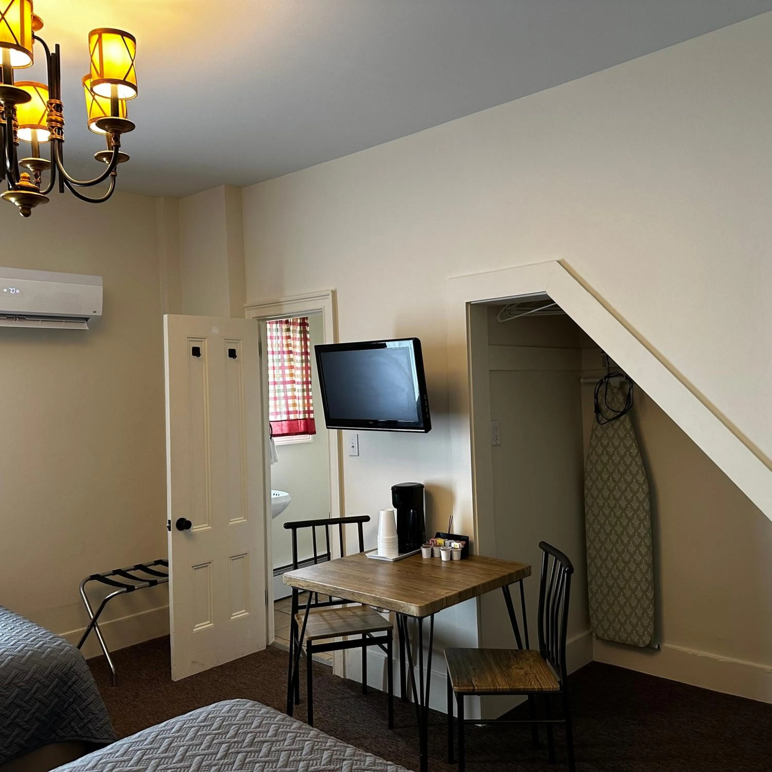 The Whitetail Inn and Suites- Lincoln