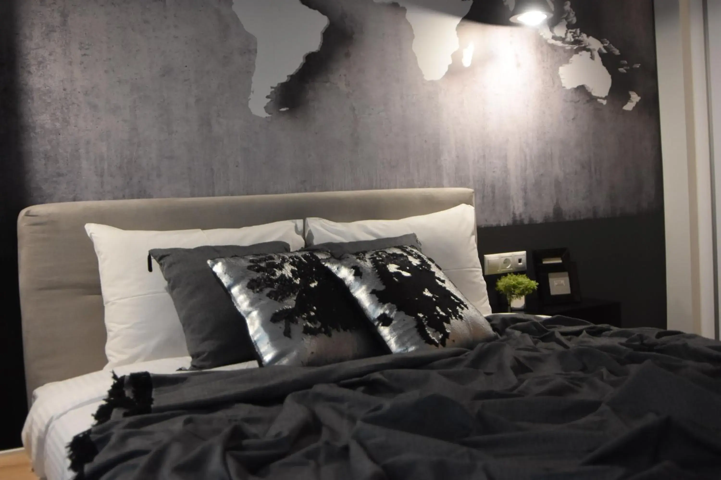 Comely luxury Apt Must Comely luxury Apt Must
