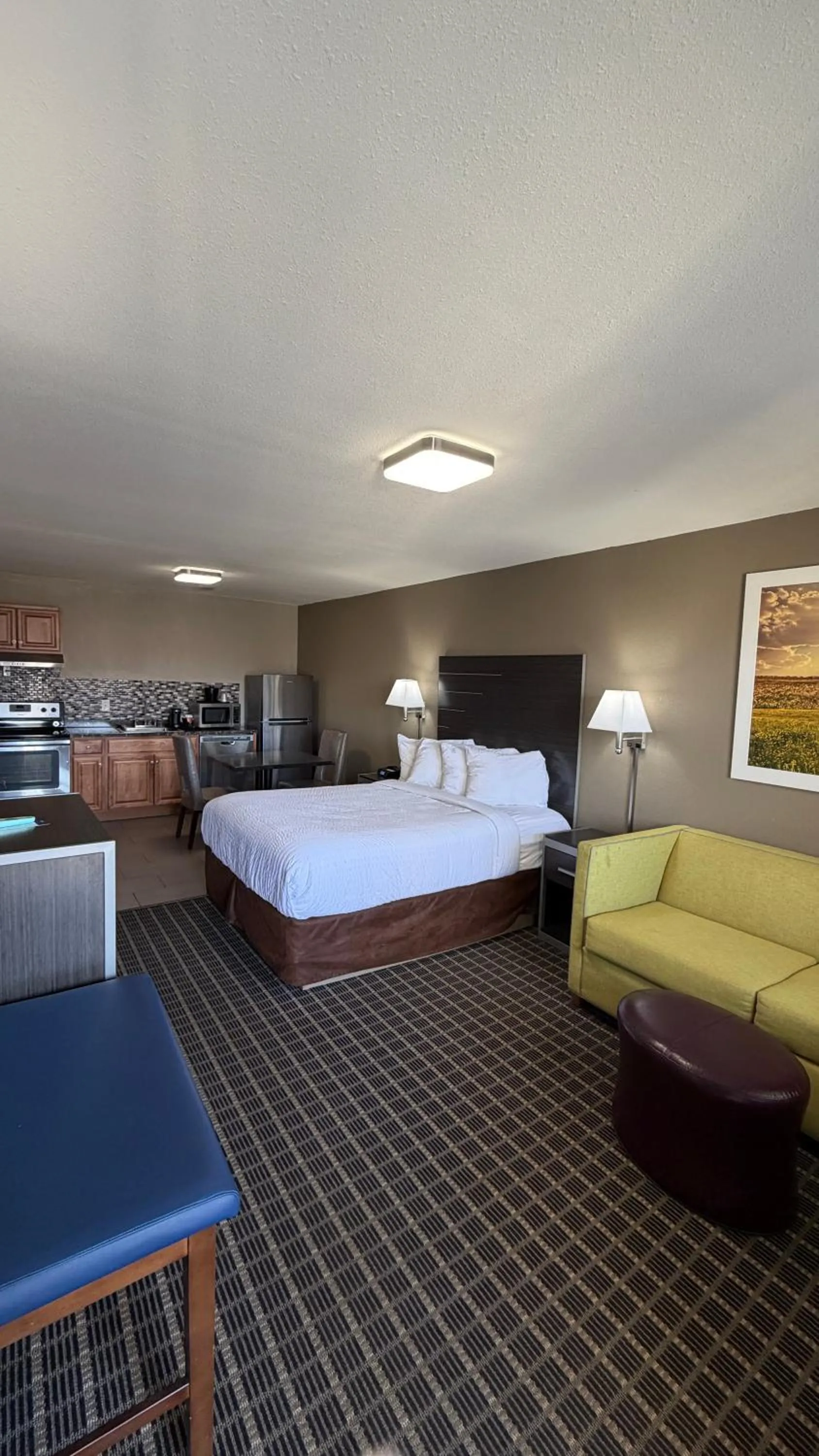 Dining area, Bed in Clarion Pointe Athens I-65