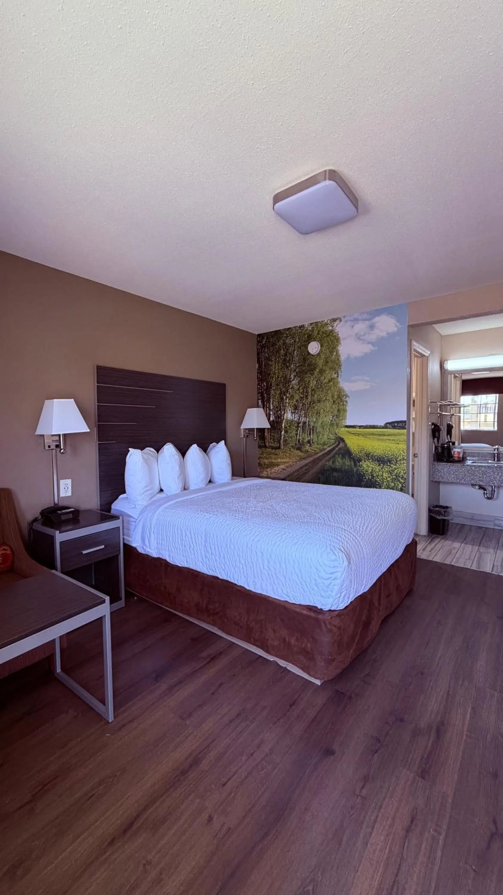 Bedroom, Bed in Clarion Pointe Athens I-65