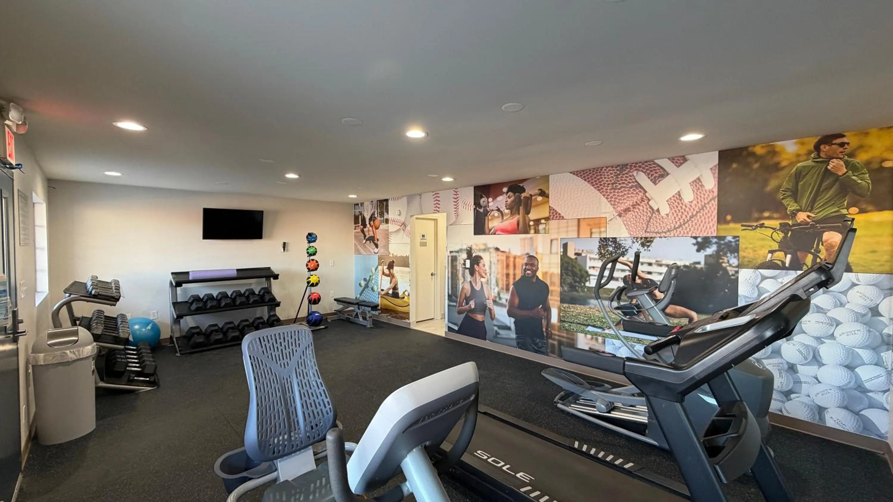 Fitness centre/facilities in Clarion Pointe Athens I-65