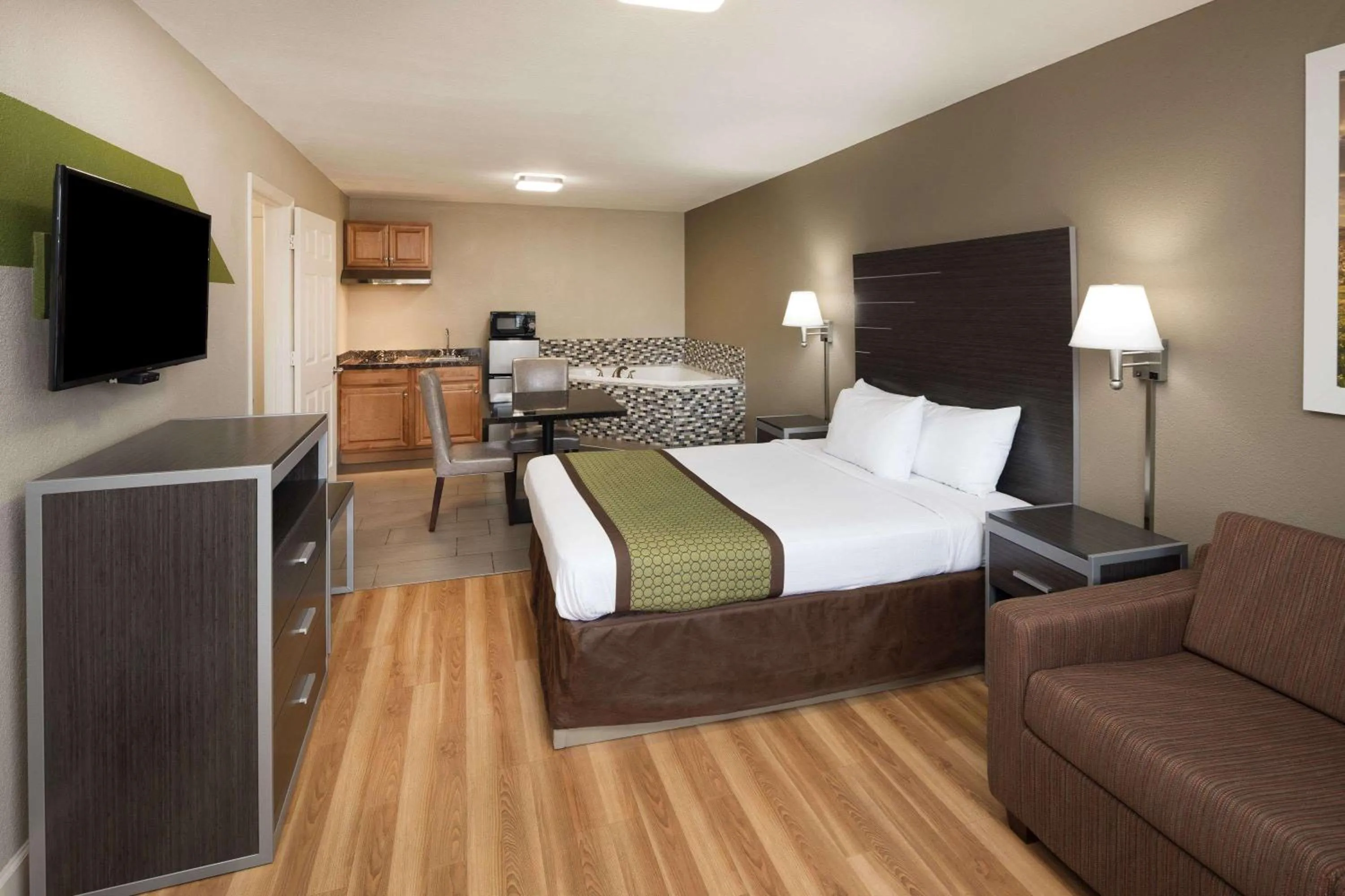 Photo of the whole room, Bed in Days Inn & Suites by Wyndham Athens