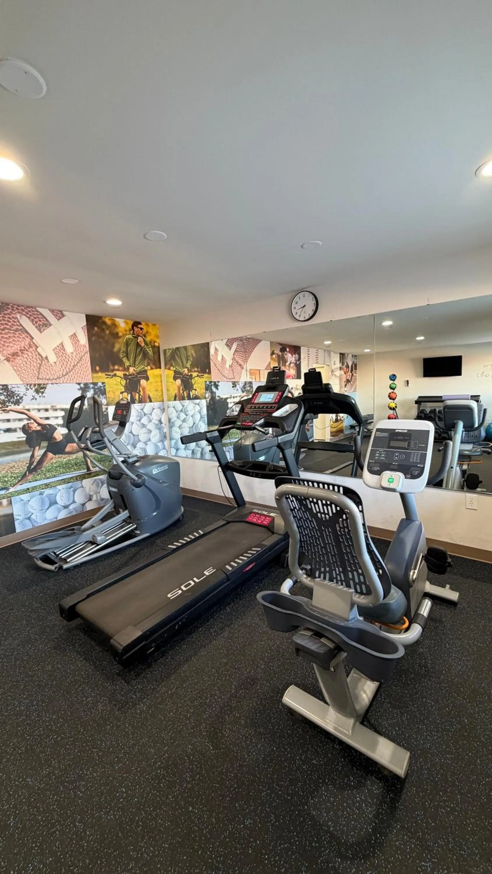 Fitness centre/facilities in Clarion Pointe Athens I-65