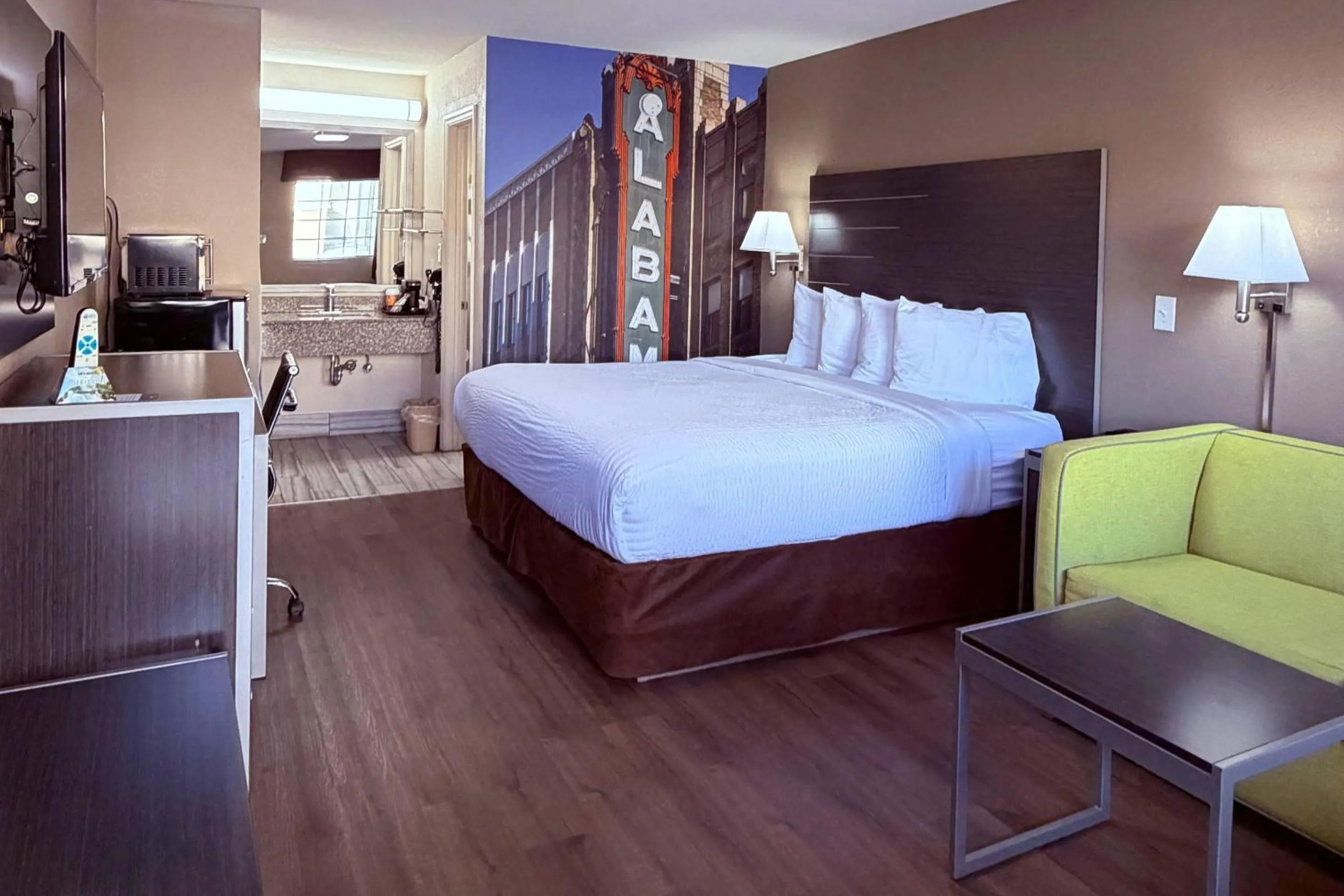 Bedroom, Bed in Clarion Pointe Athens I-65