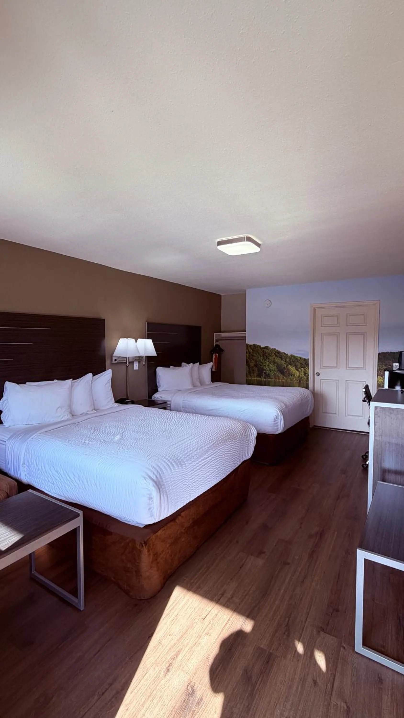 Bed in Clarion Pointe Athens I-65