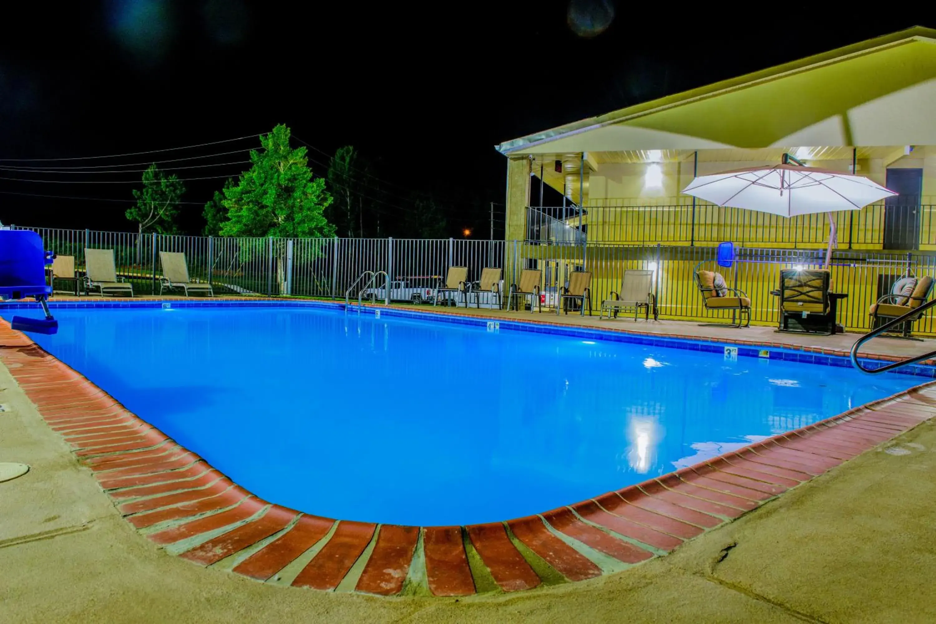Swimming pool in Days Inn & Suites by Wyndham Athens Swimming pool in Days Inn & Suites by Wyndham Athens
