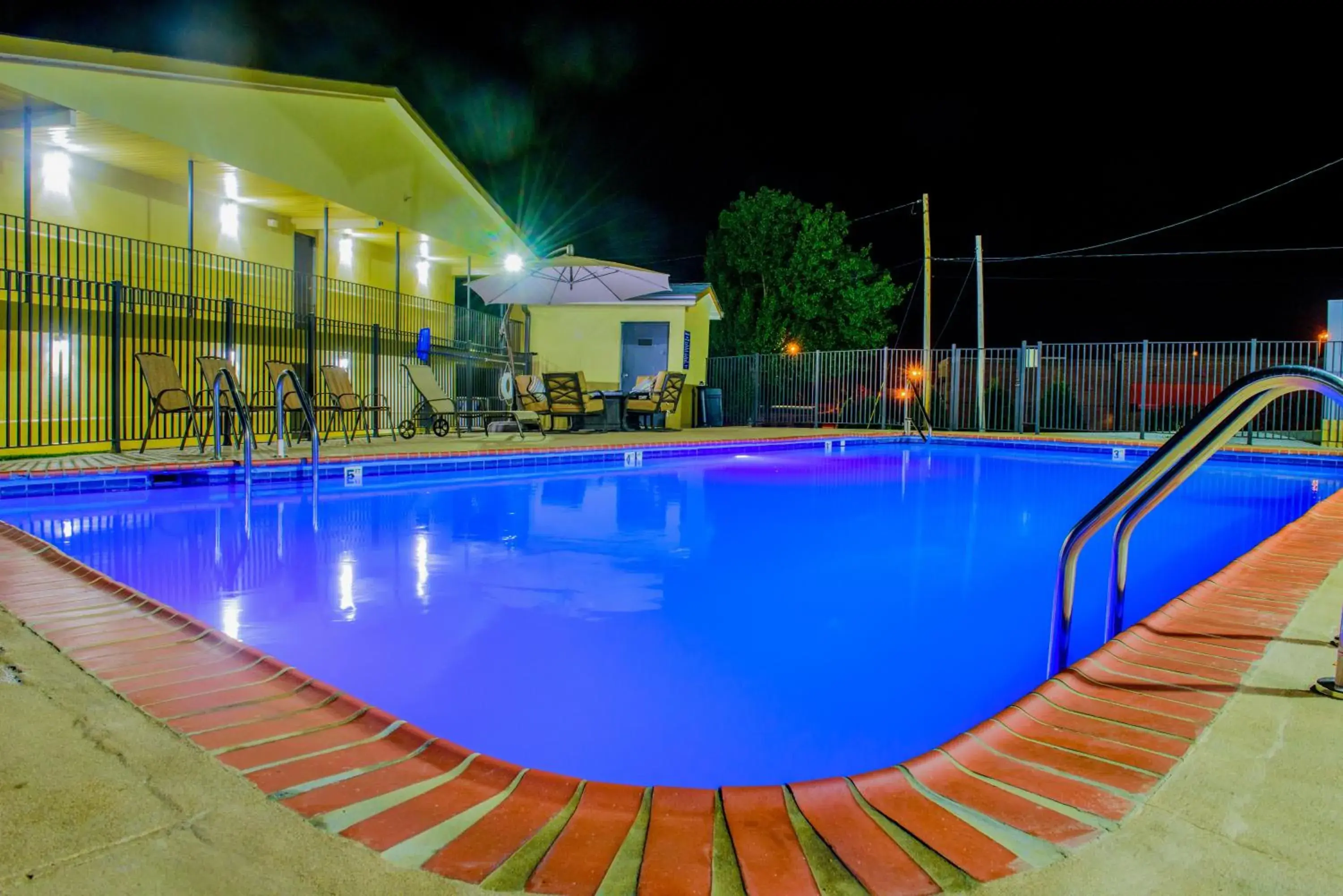 Swimming pool in Days Inn & Suites by Wyndham Athens Swimming pool in Days Inn & Suites by Wyndham Athens