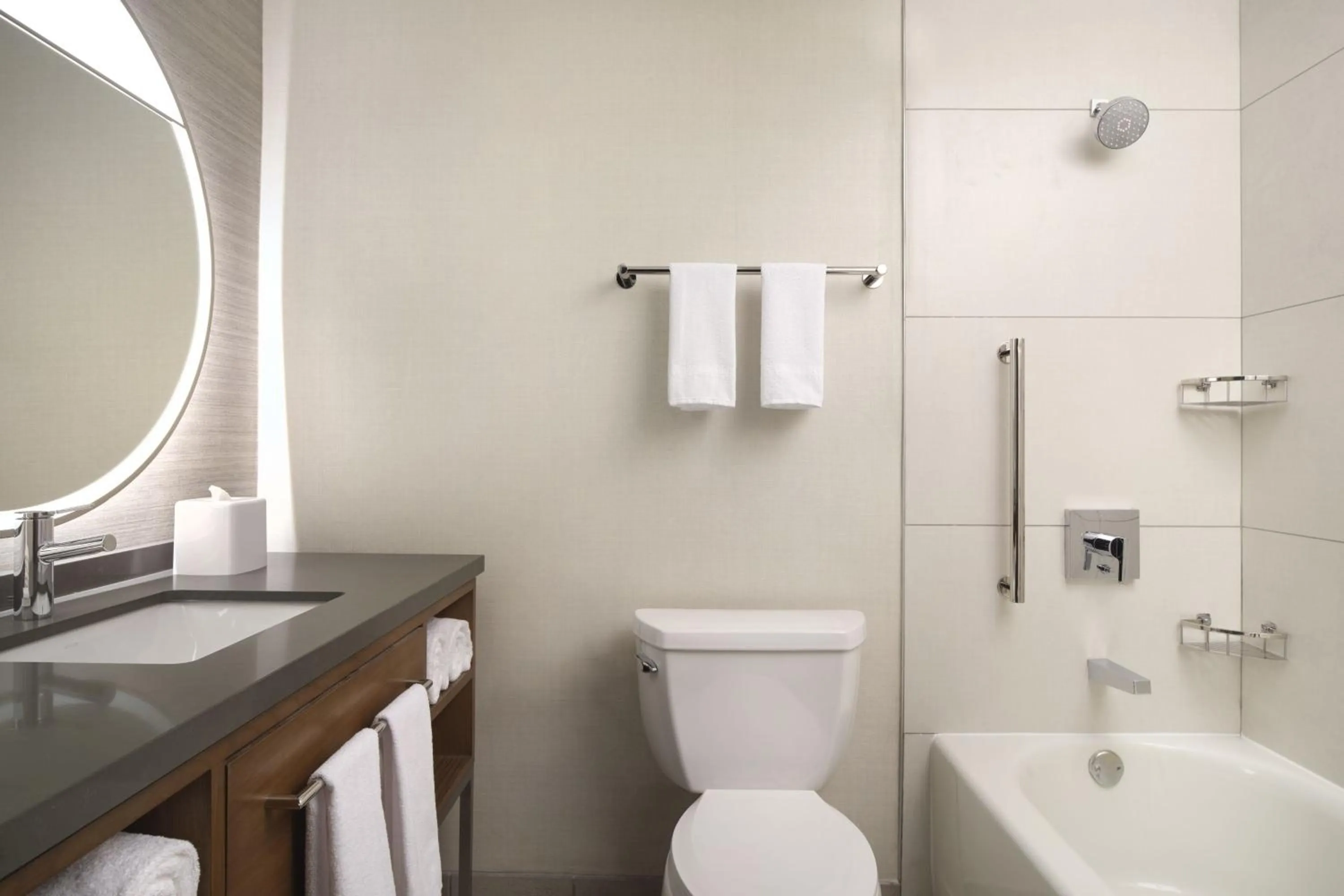 Bathroom in The Bayshore Hotel San Francisco Airport - Burlingame