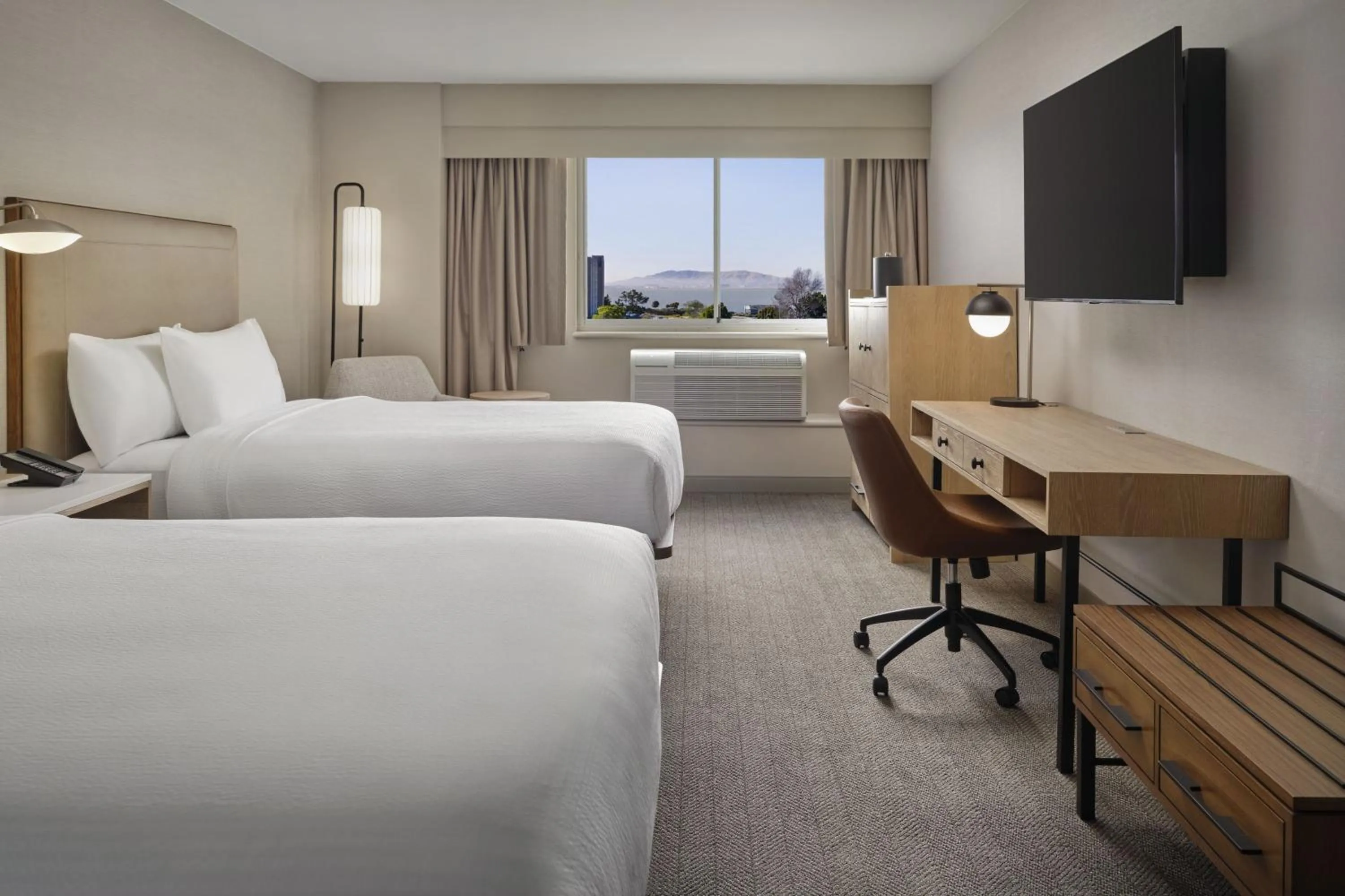 Photo of the whole room, Bed in The Bayshore Hotel San Francisco Airport - Burlingame