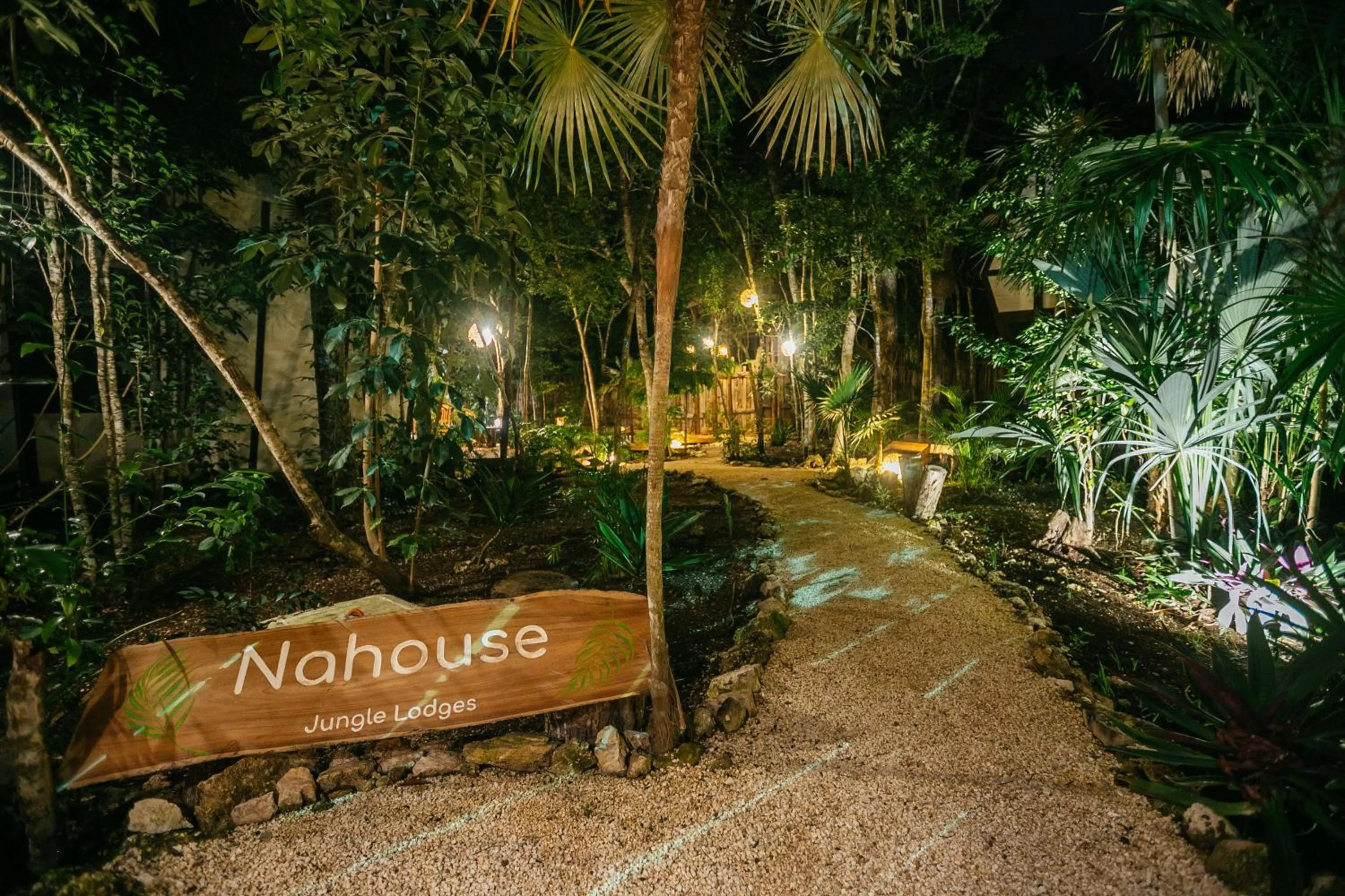 Garden in Nahouse Jungle Lodges