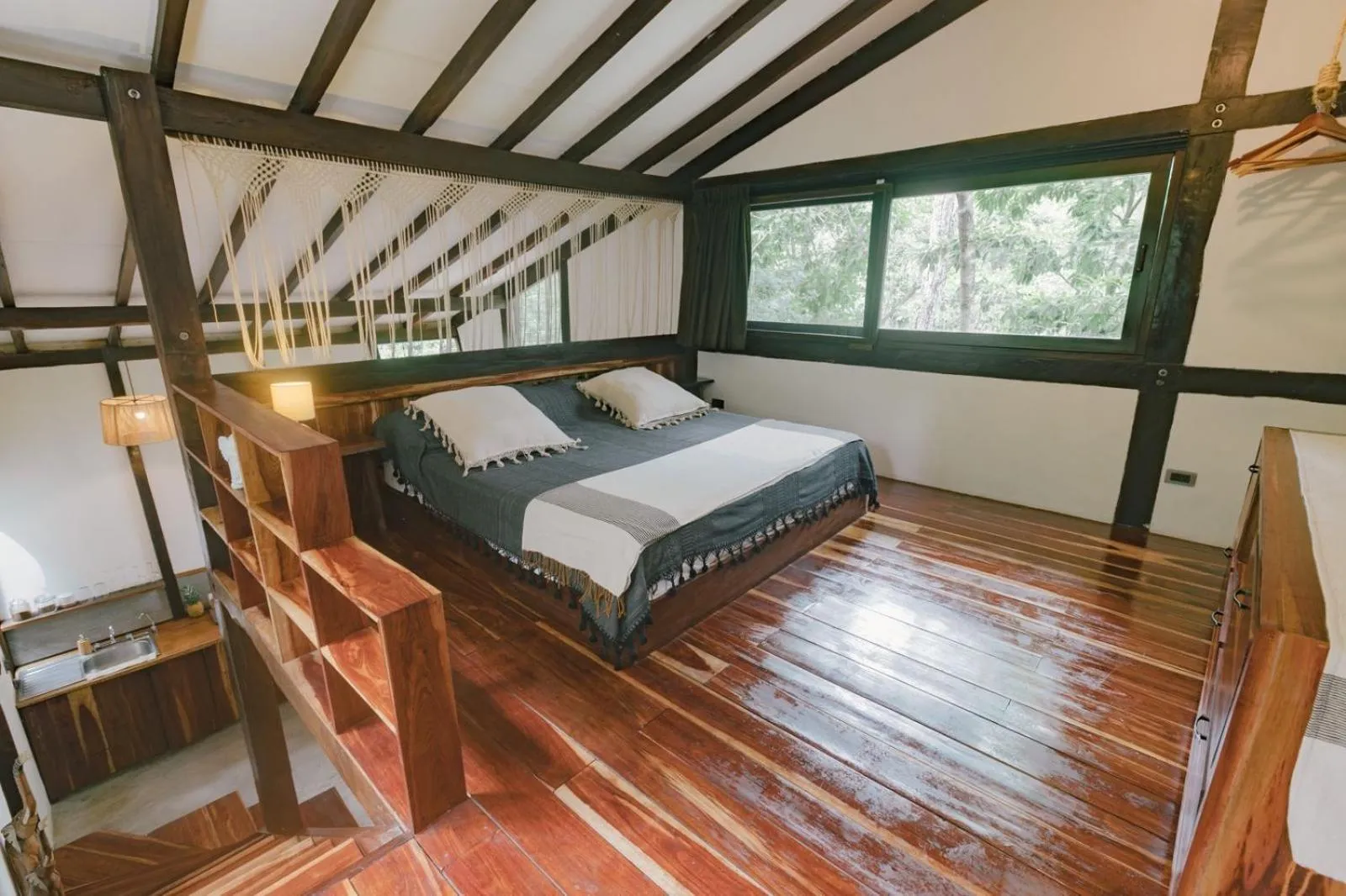 Bed in Nahouse Jungle Lodges