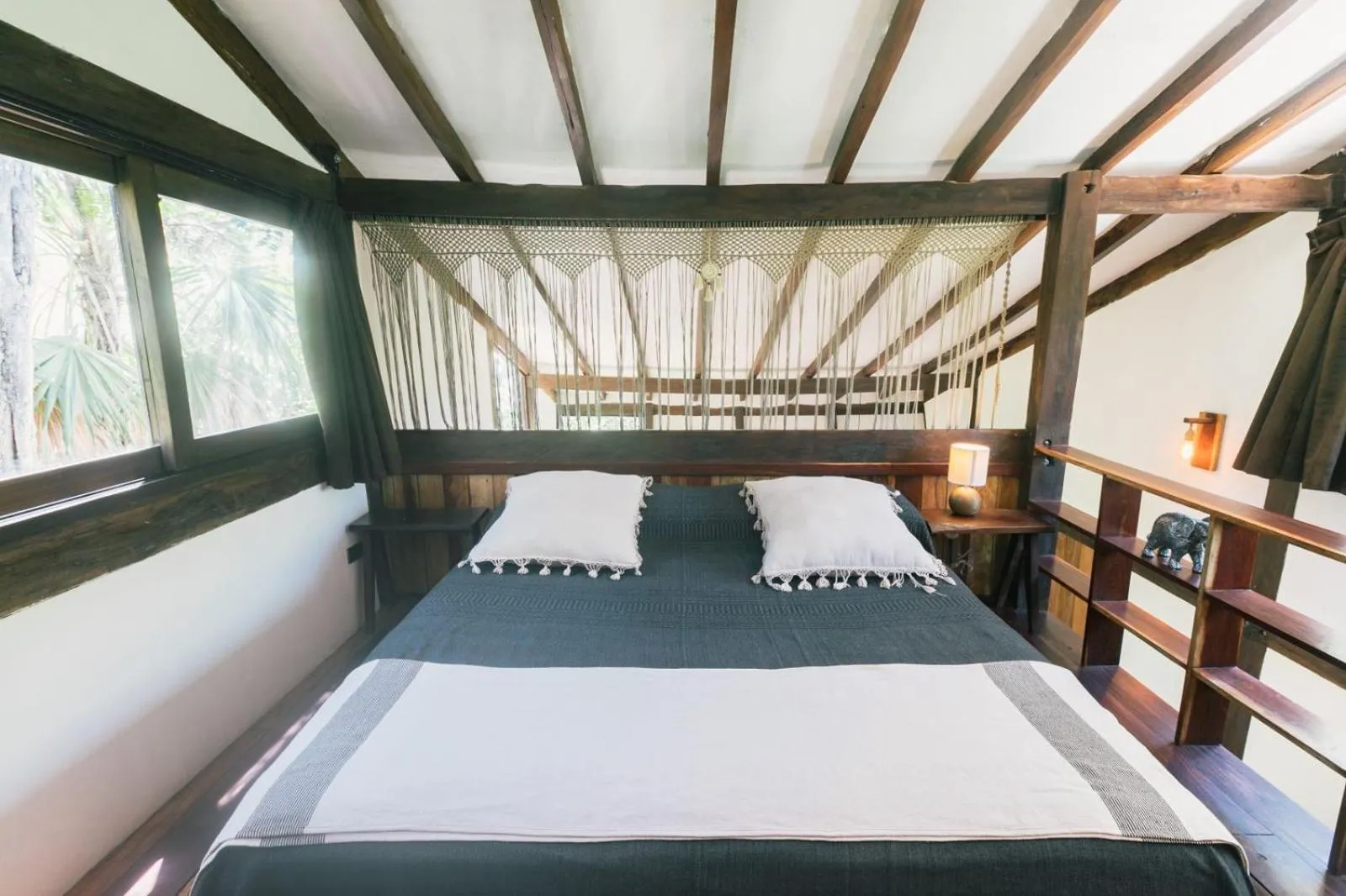 Bed in Nahouse Jungle Lodges
