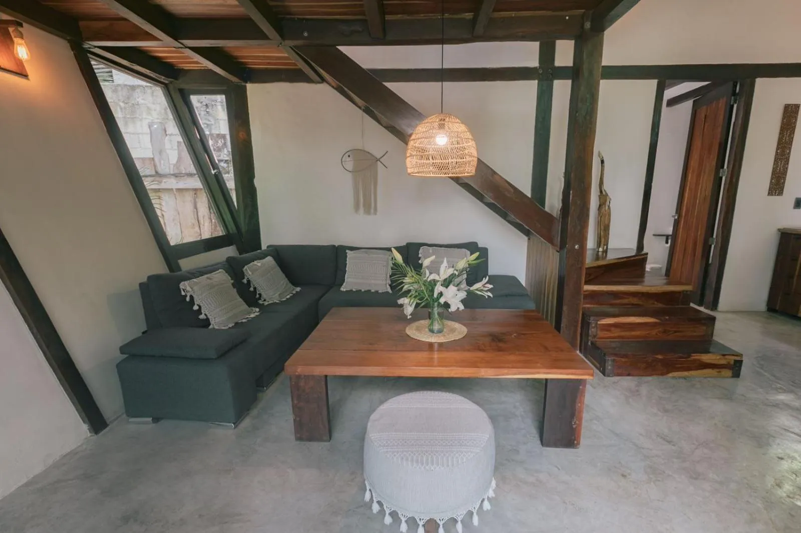 Living room in Nahouse Jungle Lodges