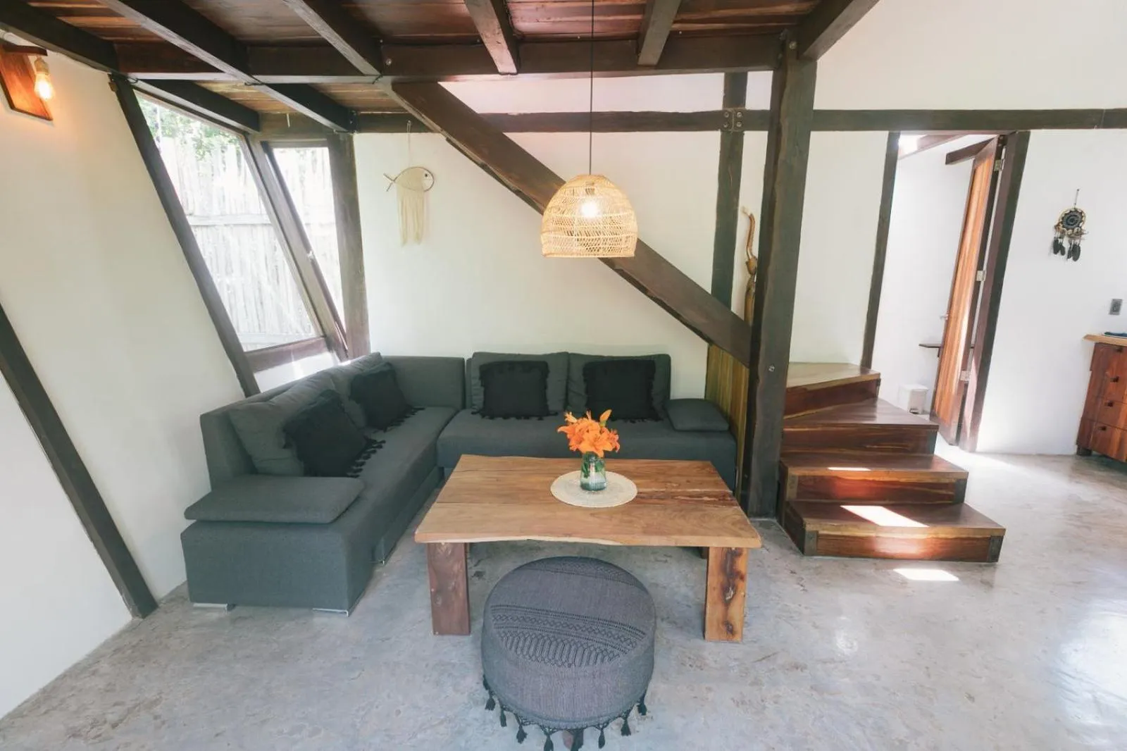 Living room in Nahouse Jungle Lodges