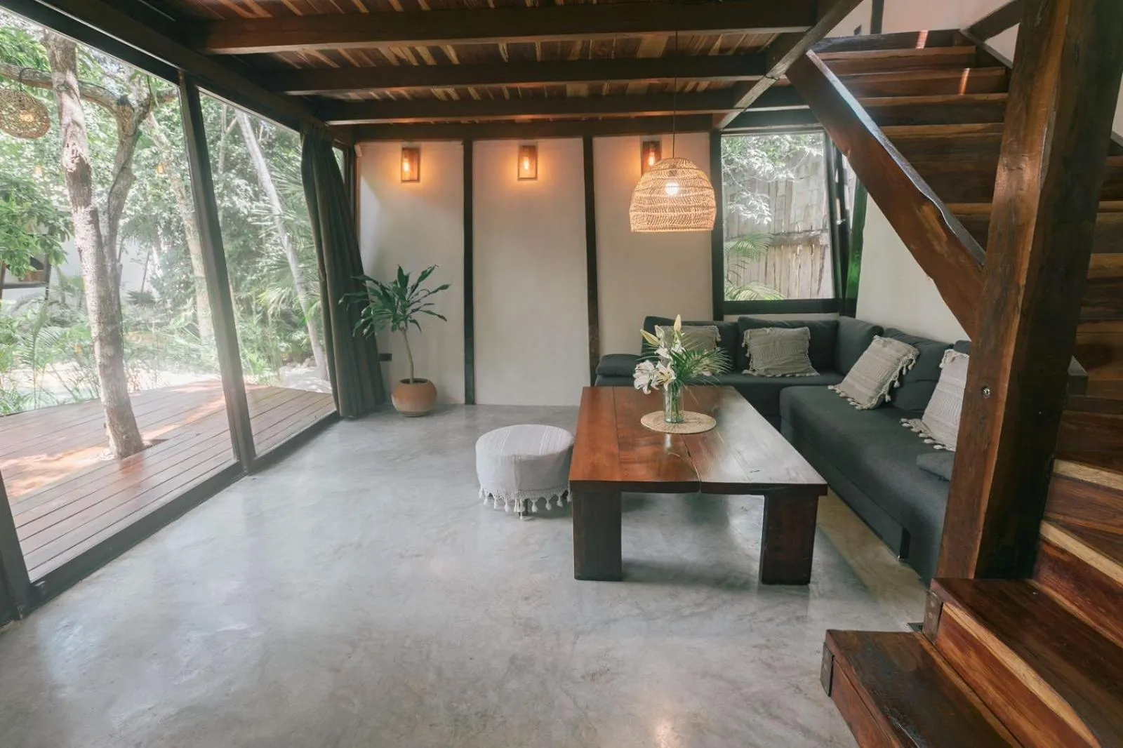 Living room in Nahouse Jungle Lodges