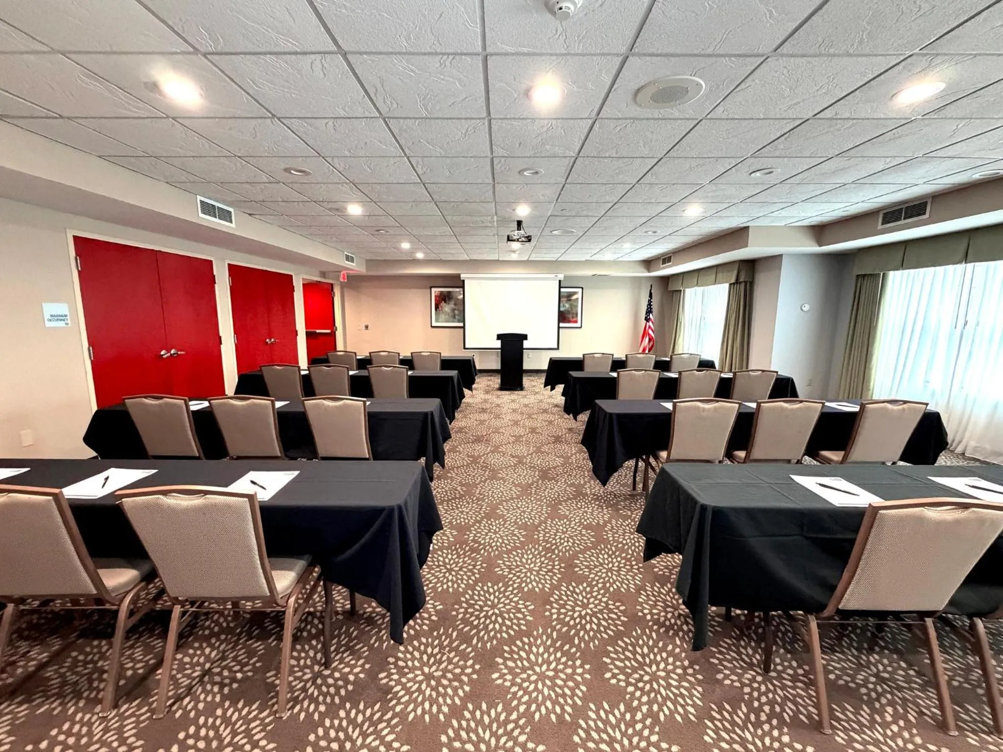 Meeting/conference room in Holiday Inn Express & Suites - Olathe North by IHG