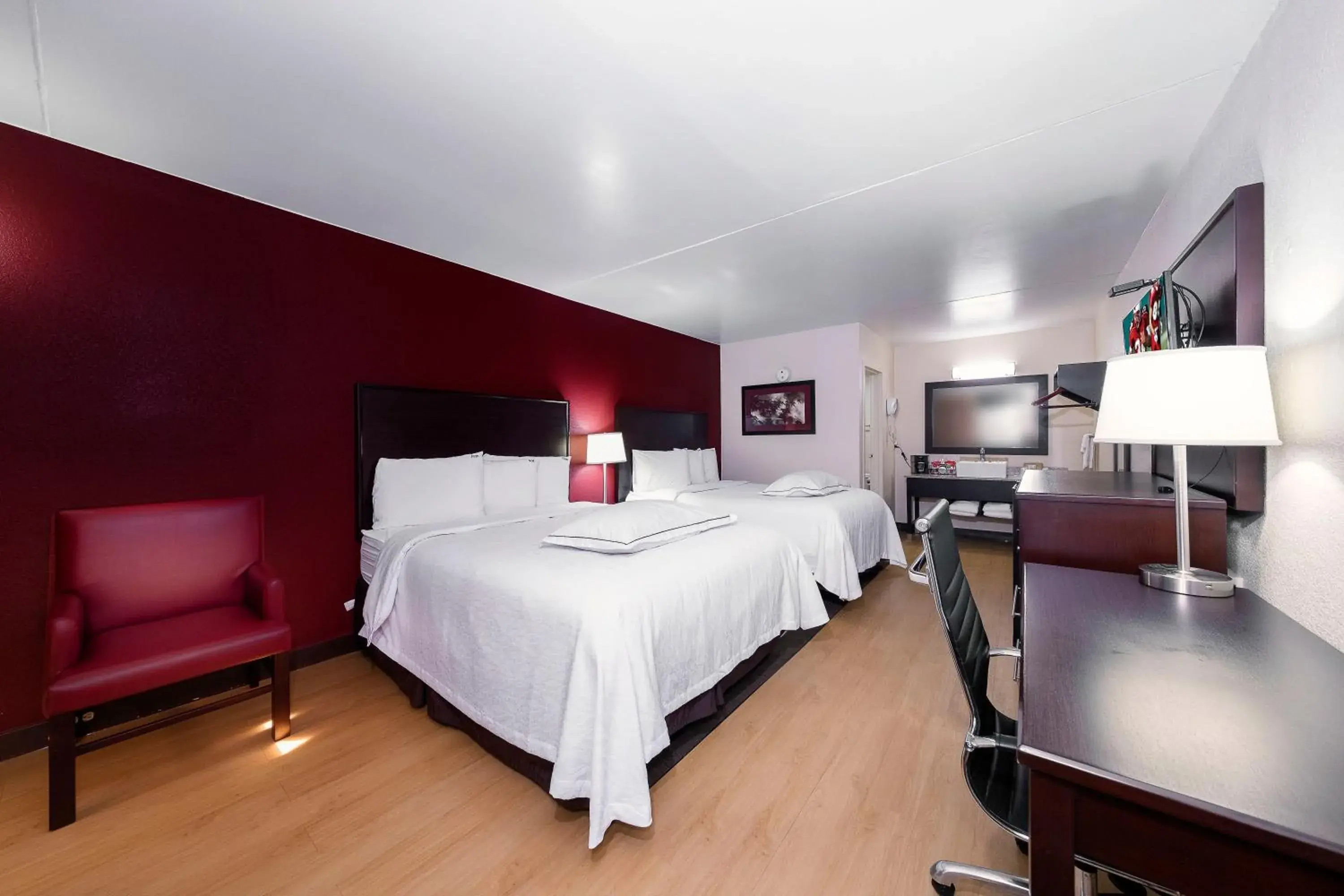 Photo of the whole room, Bed in Red Roof Inn PLUS+ Huntsville – Madison Photo of the whole room, Bed in Red Roof Inn PLUS+ Huntsville – Madison