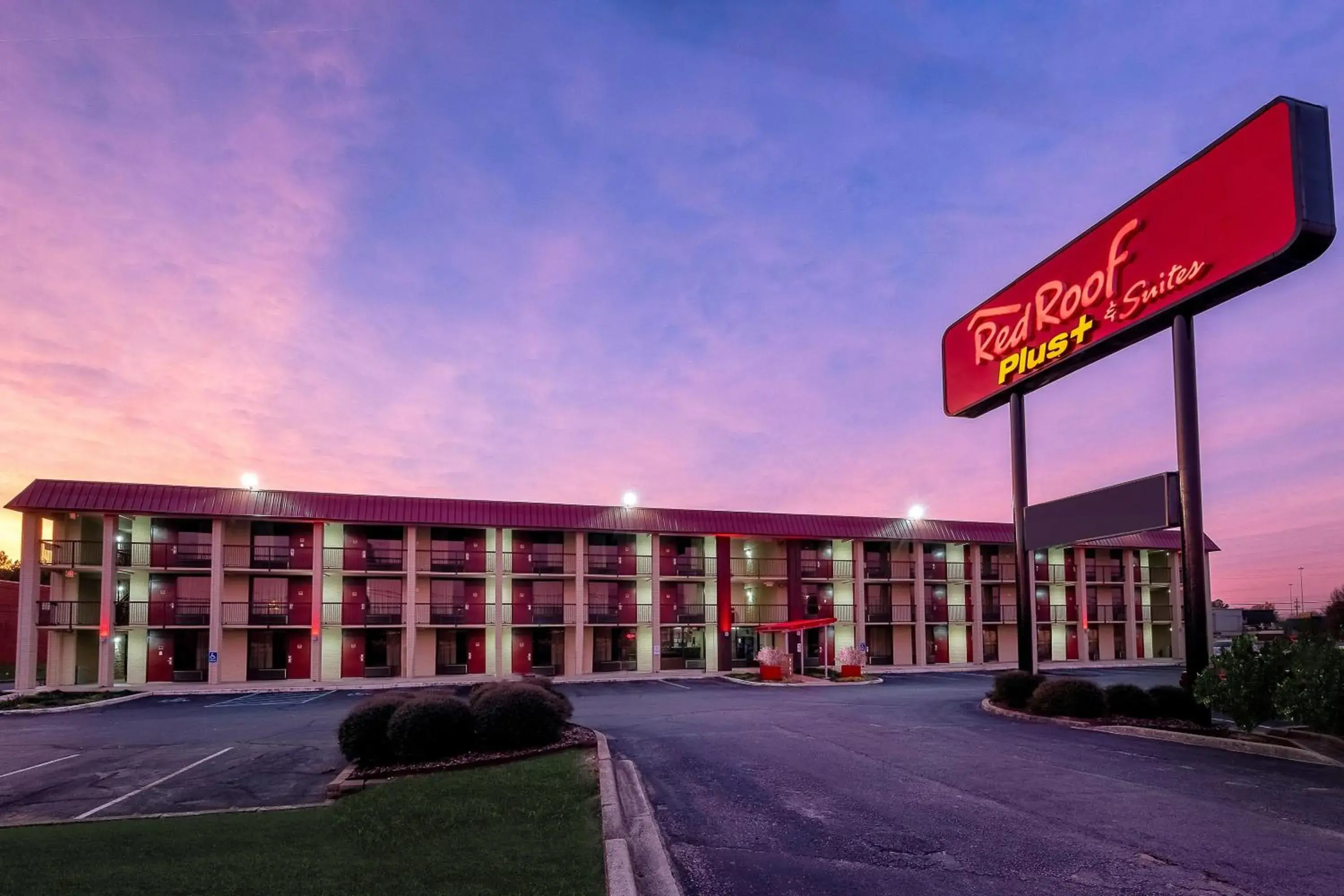 Property building in Red Roof Inn PLUS+ Huntsville – Madison Property building in Red Roof Inn PLUS+ Huntsville – Madison