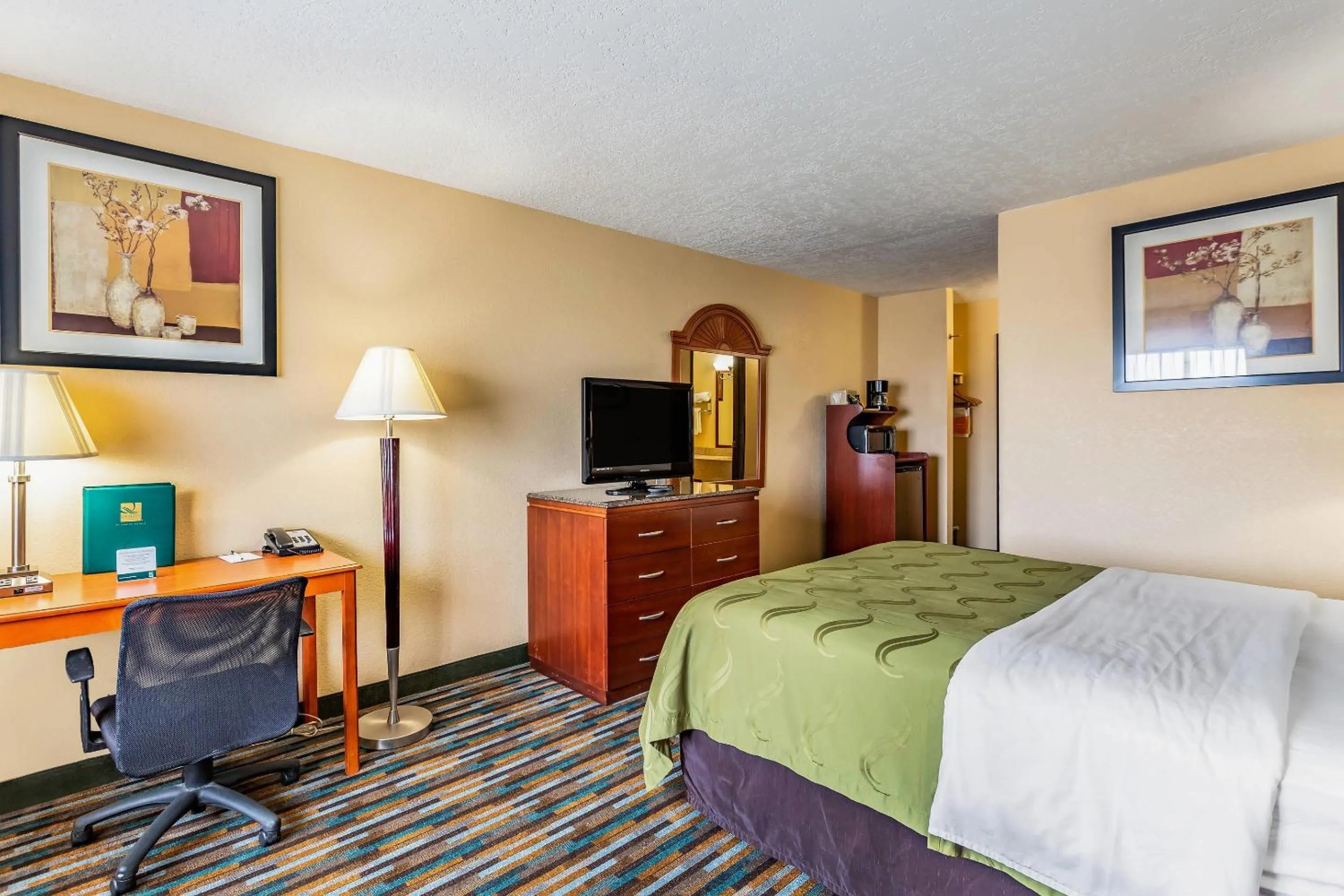 Bedroom, Bed in Quality Inn Los Lunas - Albuquerque South