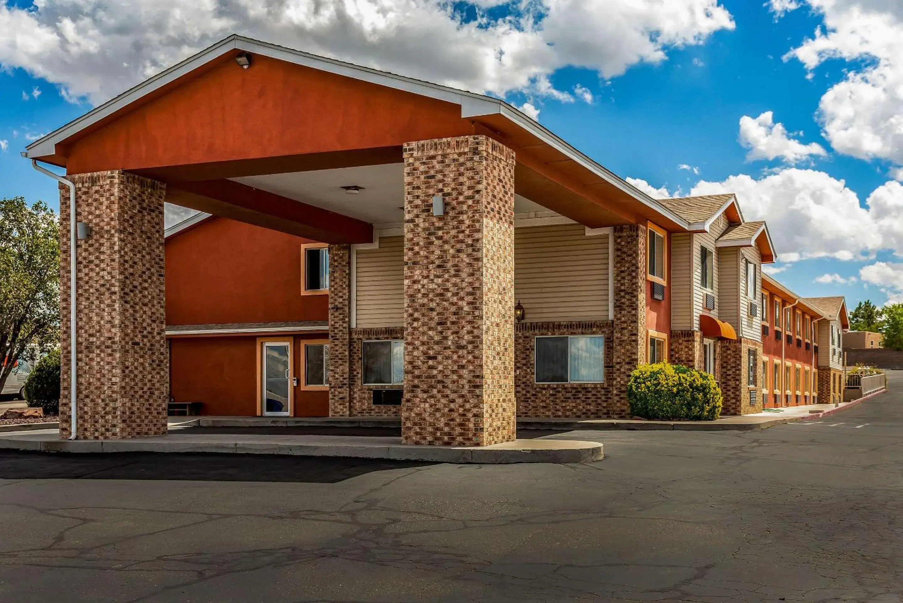 Property building in Quality Inn Los Lunas Property building in Quality Inn Los Lunas