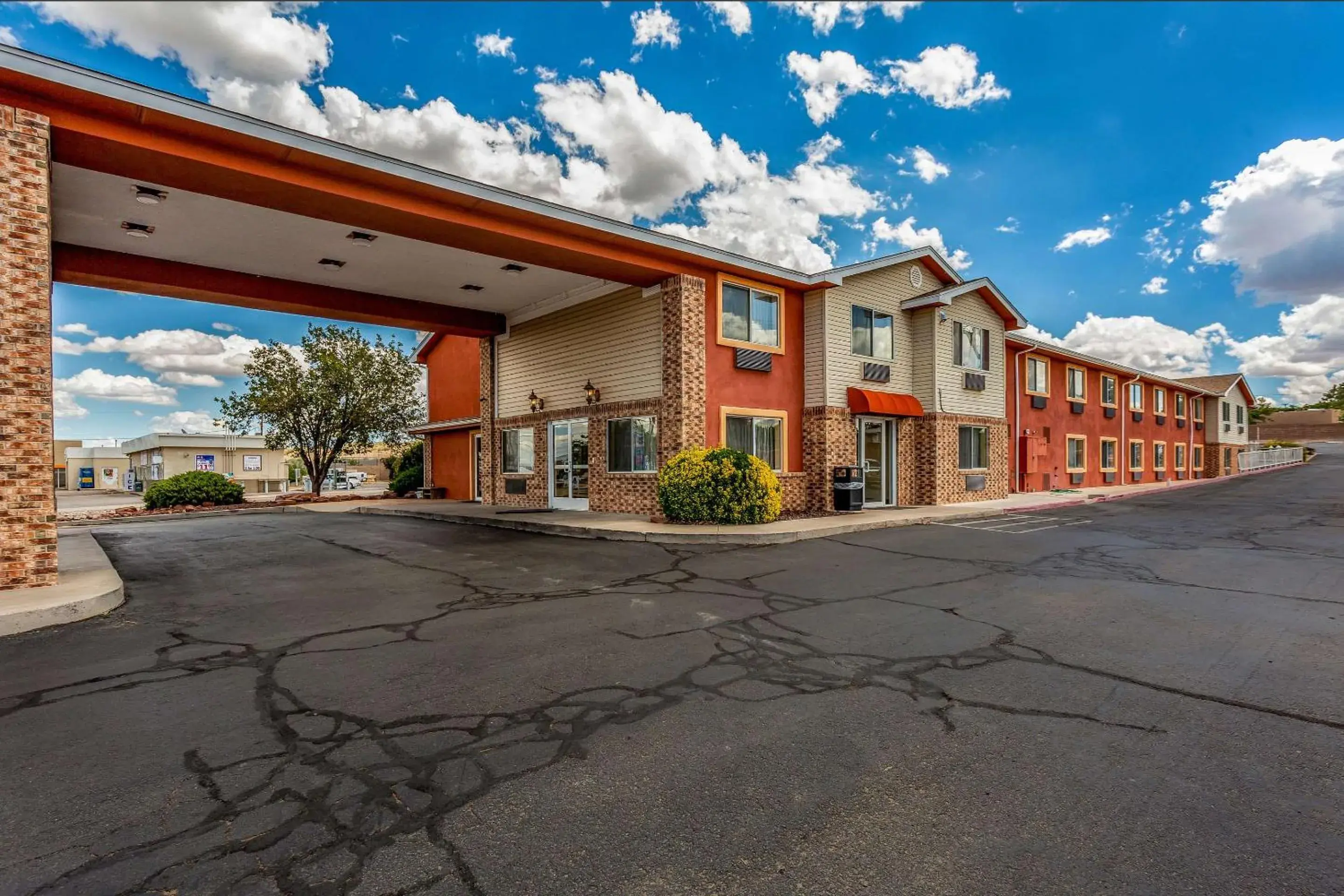Property building in Quality Inn Los Lunas Property building in Quality Inn Los Lunas