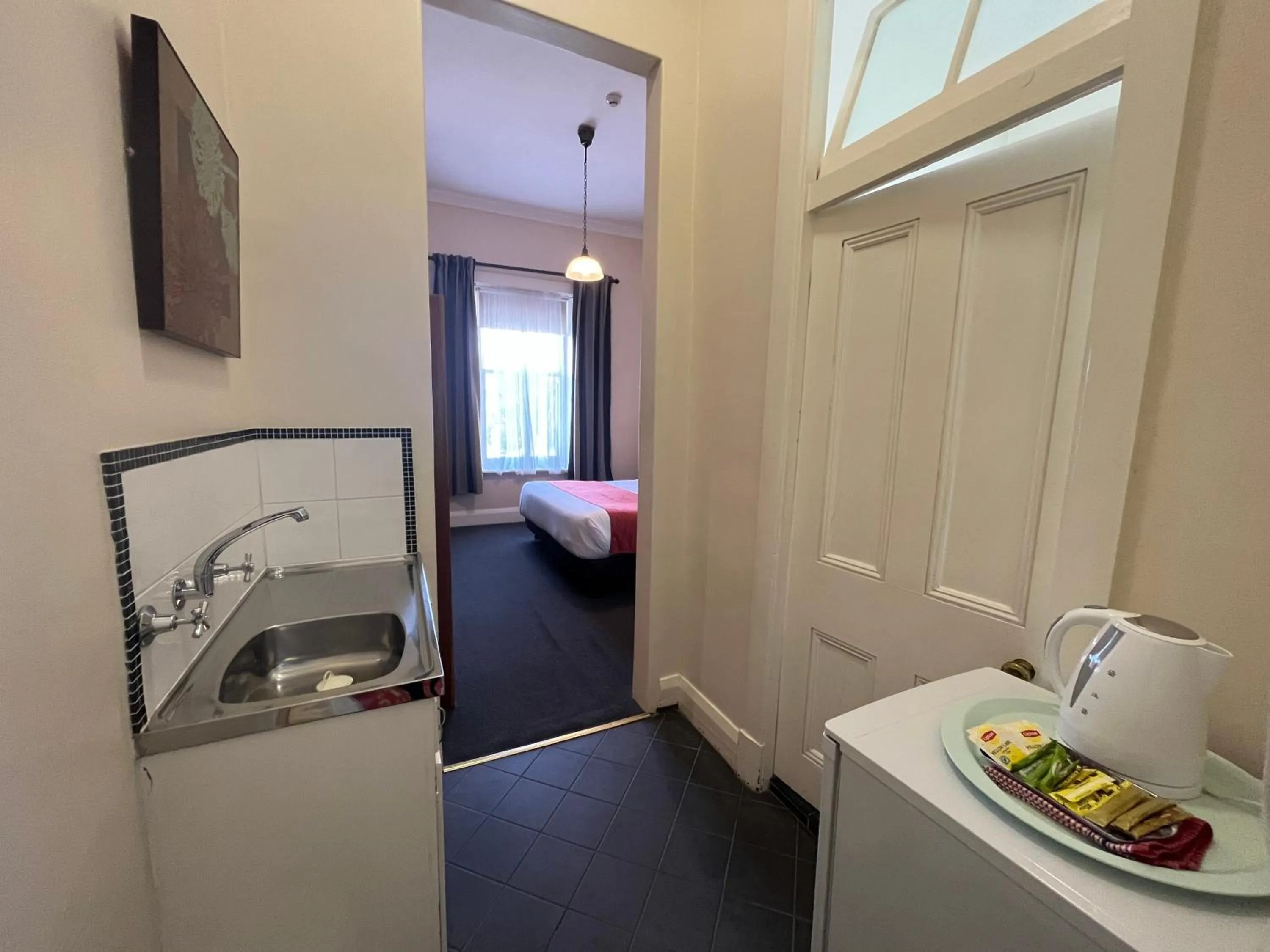 Kitchen or kitchenette in Princes Lodge Motel