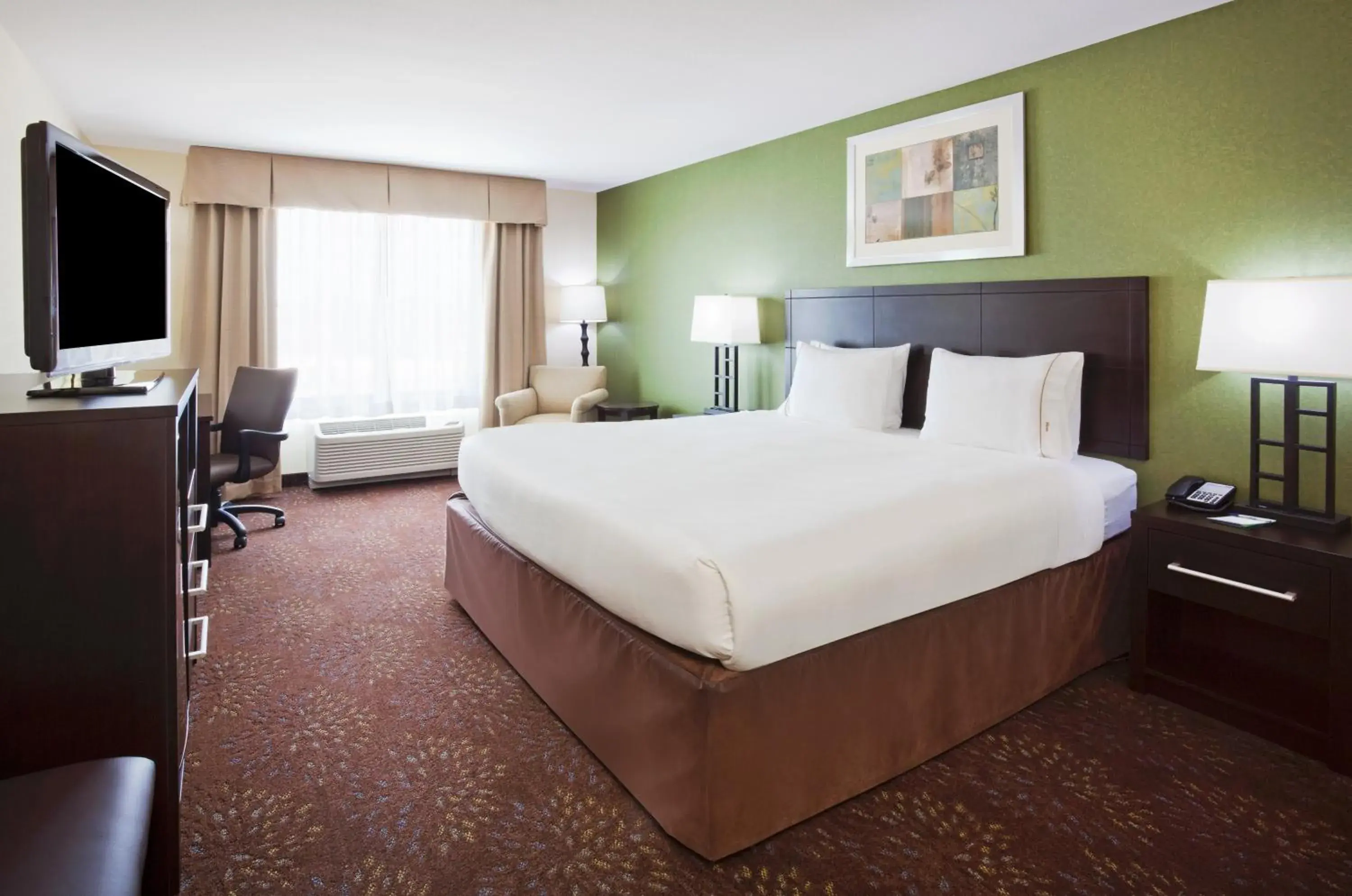 Standard King Room in Holiday Inn Express and Suites Rochester West-Medical Center by IHG Standard King Room in Holiday Inn Express and Suites Rochester West-Medical Center by IHG
