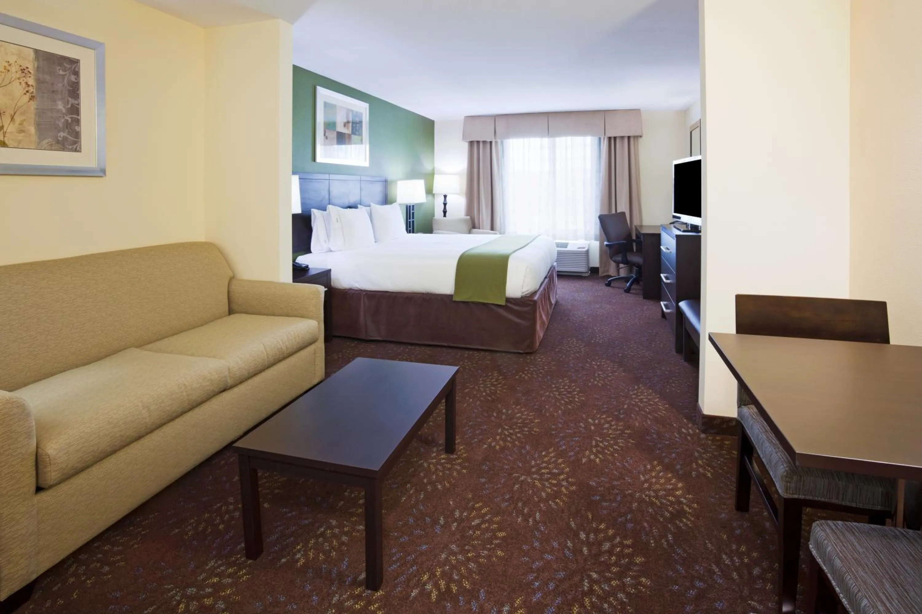 Bedroom in Holiday Inn Express and Suites Rochester West-Medical Center by IHG