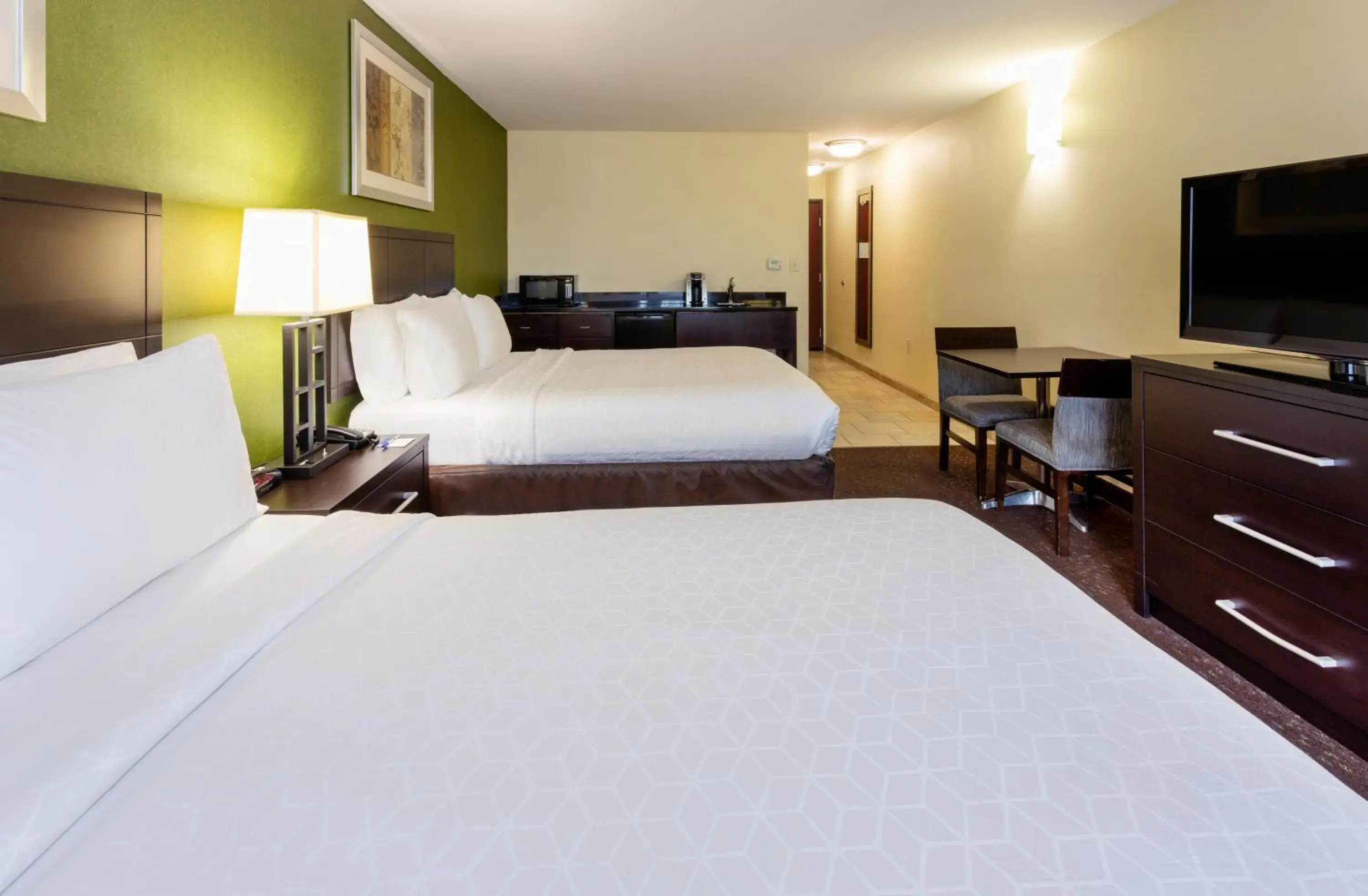 Standard Queen Room with Two Queen Beds and Walk-In Shower in Holiday Inn Express and Suites Rochester West-Medical Center by IHG Standard Queen Room with Two Queen Beds and Walk-In Shower in Holiday Inn Express and Suites Rochester West-Medical Center by IHG