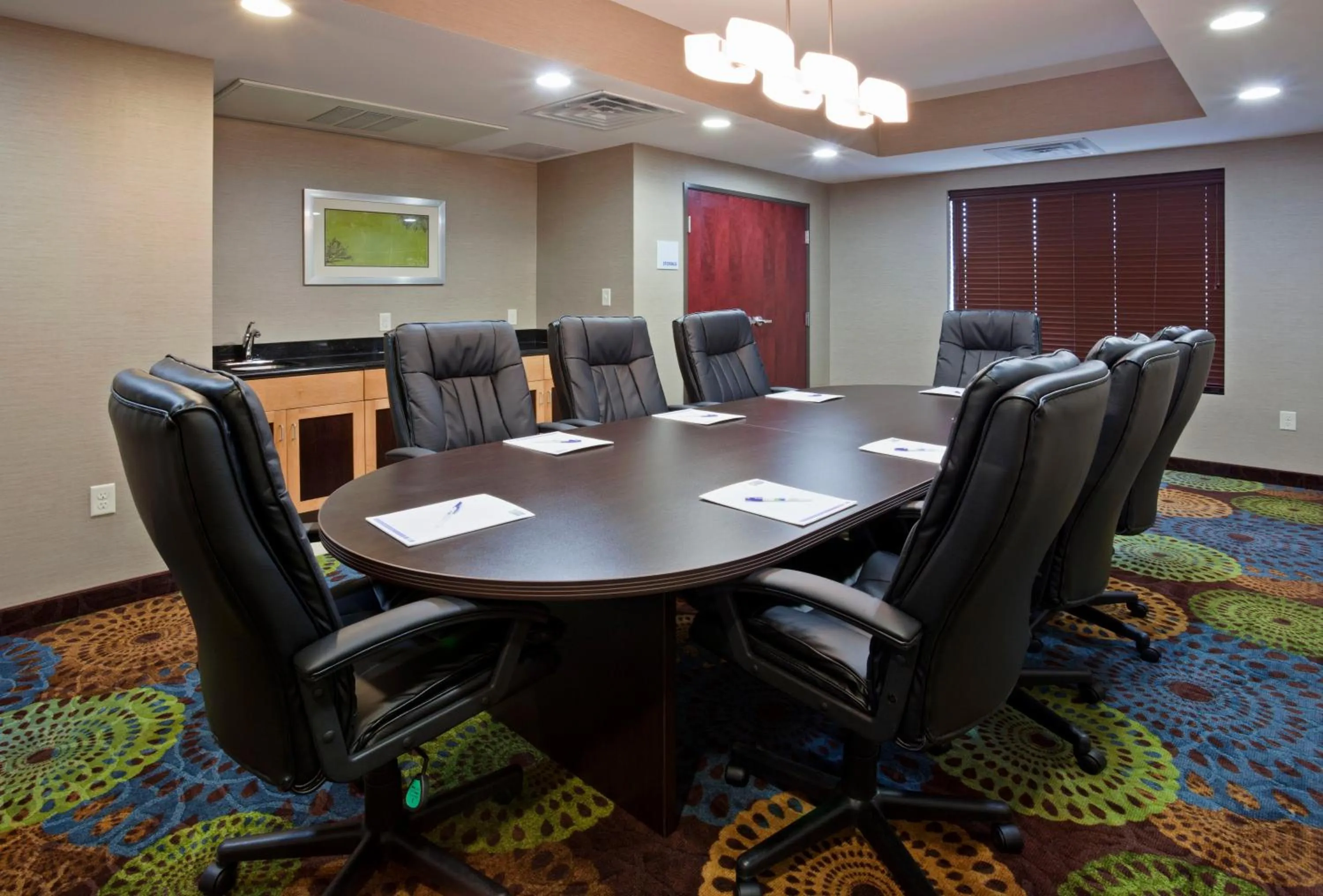 Meeting/conference room in Holiday Inn Express and Suites Rochester West-Medical Center by IHG